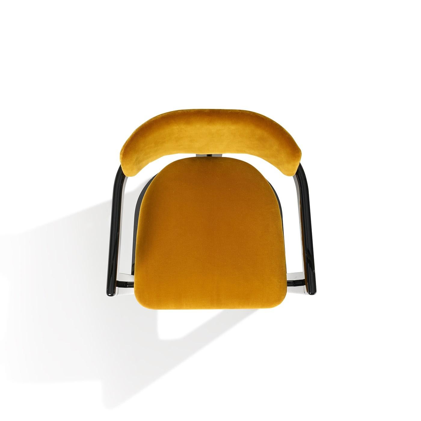 Tessile Sedia Essa in velluto giallo e legno nero lucido con intarsi in Horn in vendita