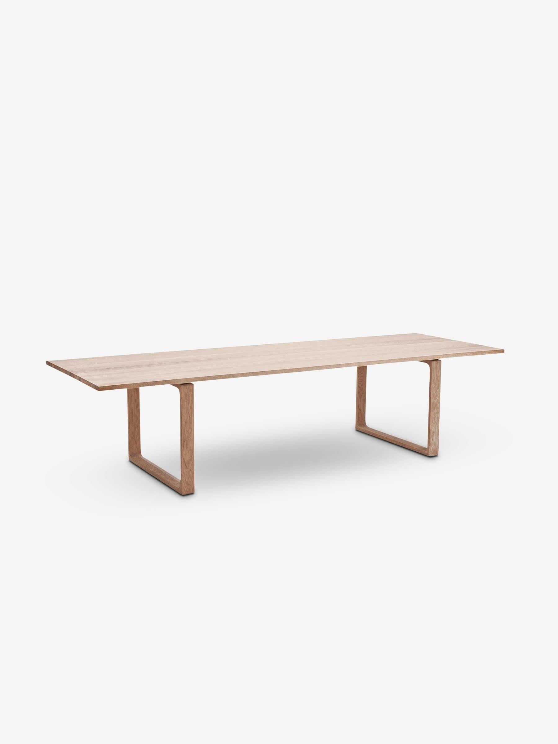 Table Essay 8' en Oak massif par Fritz Hansen Neuf - En vente à Sag Harbor, NY