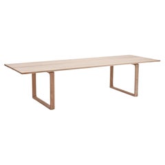 Mesa Essay 8' de roble macizo by Fritz Hansen