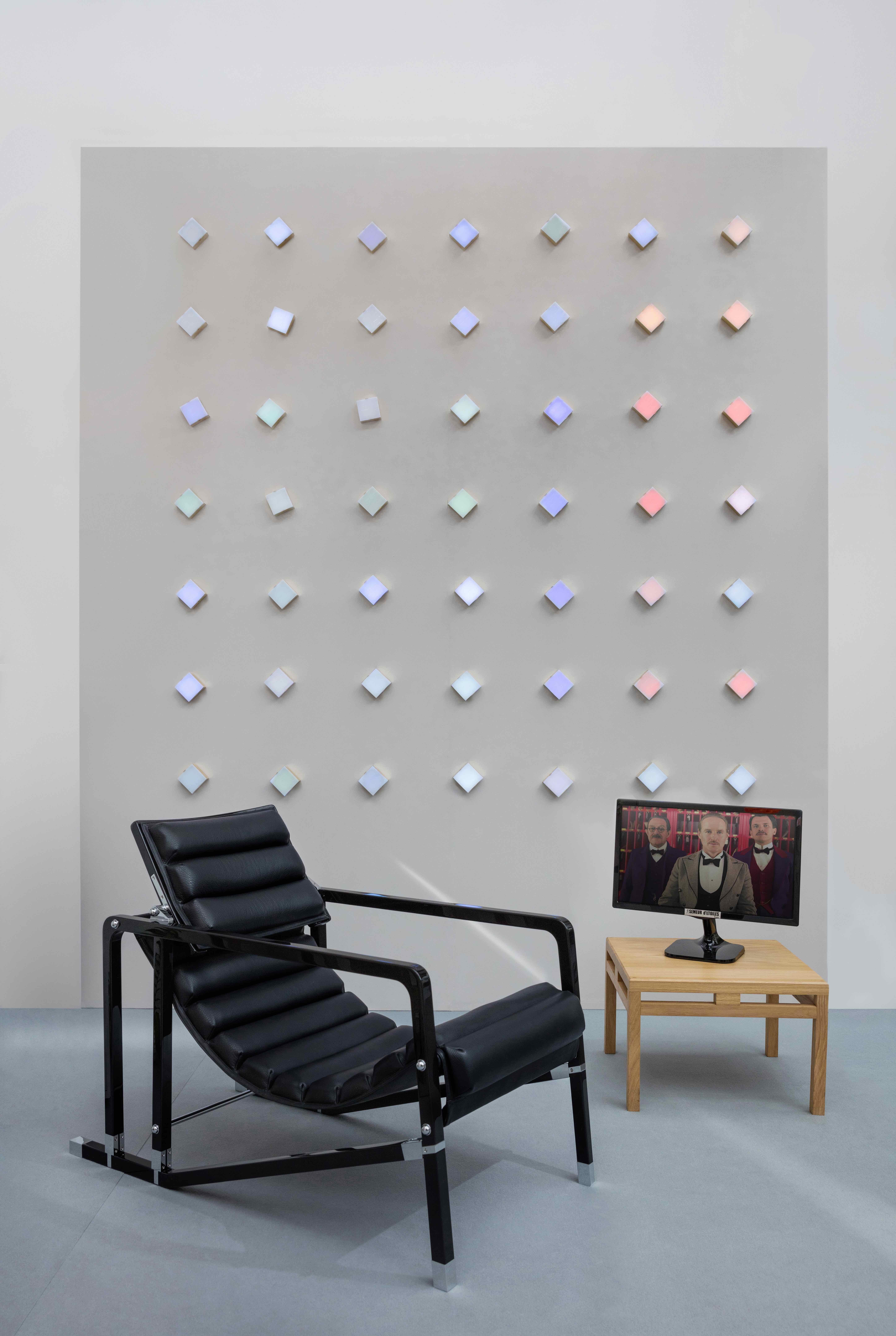 Essence des Choses wall art, Ludovic Clément d’Armont
Dimensions: W 247 x D 7 x H 285 cm
Materials: Brass, Glass, LEDs

The wall reproduces / evokes the colored variations of the video you choose.

Every creation of Ludovic Clément d’Armont