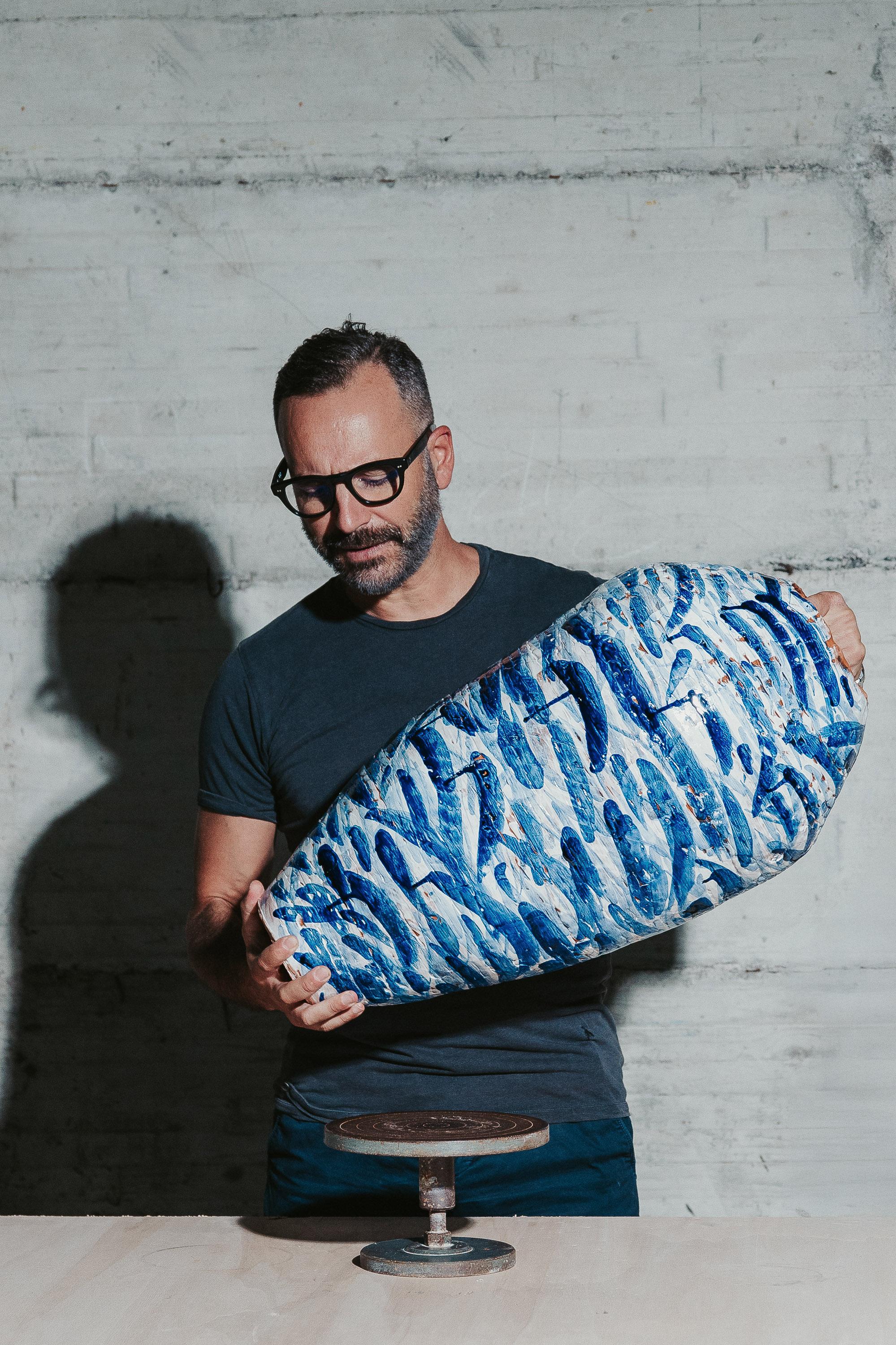 Essenz der Form Pinselstrich Ozeanblaue handgefertigte Vase von Onofrio Acone (21. Jahrhundert und zeitgenössisch) im Angebot