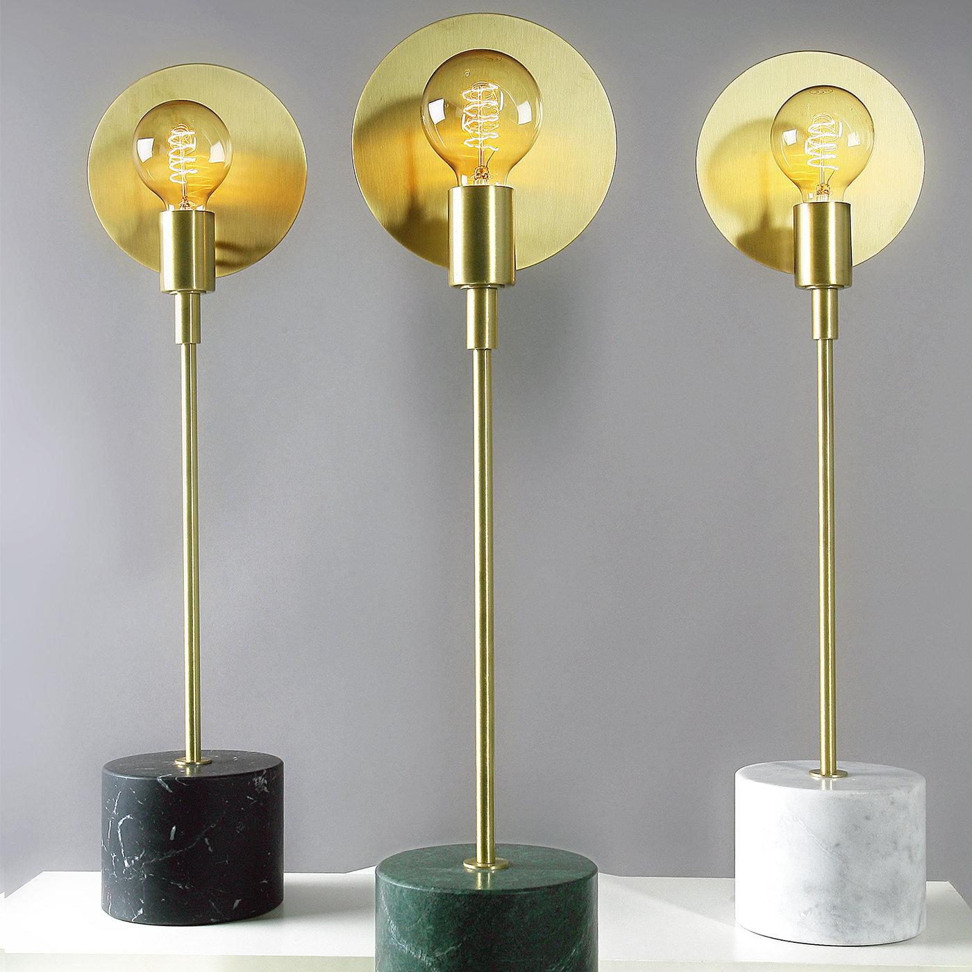 As elegant as a contemporary sculpture, this elegant table lamp focuses on the combination of pure geometric silhouettes. The combination of black marble for the cylindrical base and satin brass for the stem and disk creates a pleasing contrast,