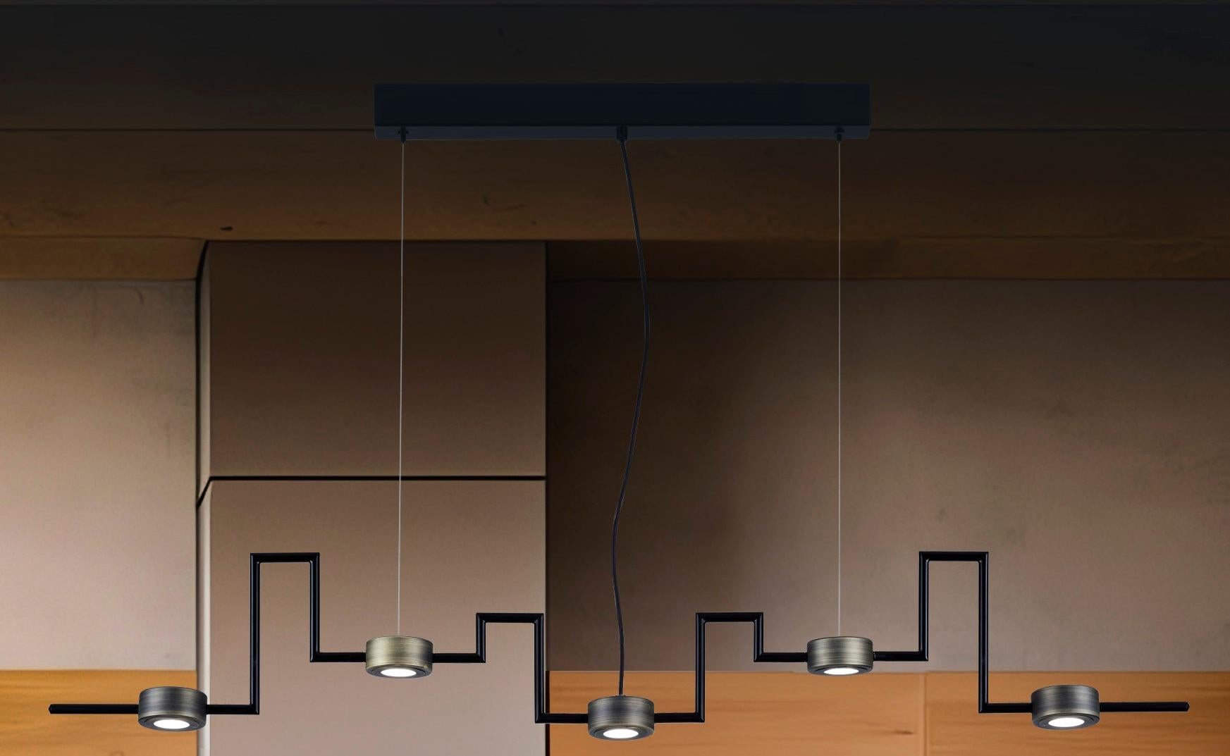 Lámpara Essential Creativity de Euroluce Lampadari
Dimensiones: P 8 x An 135 x Al 22 cm.
Materiales: Metal y cristal.

Disponible en diferentes colores. Los precios pueden variar. Todas nuestras lámparas pueden cablearse según cada país. Si se vende