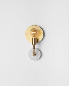 Essential Elegante aplique italiano 'Vanessa', en latón satinado y alabastro