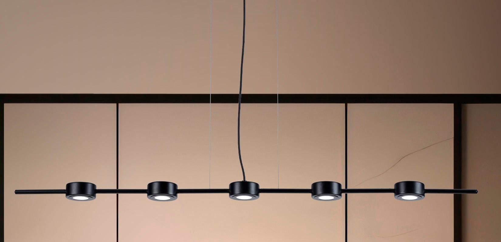Lampadario lineare Essential di Euroluce Lampadari
Dimensioni: D 8 x L 122 x H 6 cm.
Materiali: Metallo.

Disponibile in diversi colori. I prezzi possono variare. Tutte le nostre lampade possono essere cablate a seconda del Paese. Se viene venduto