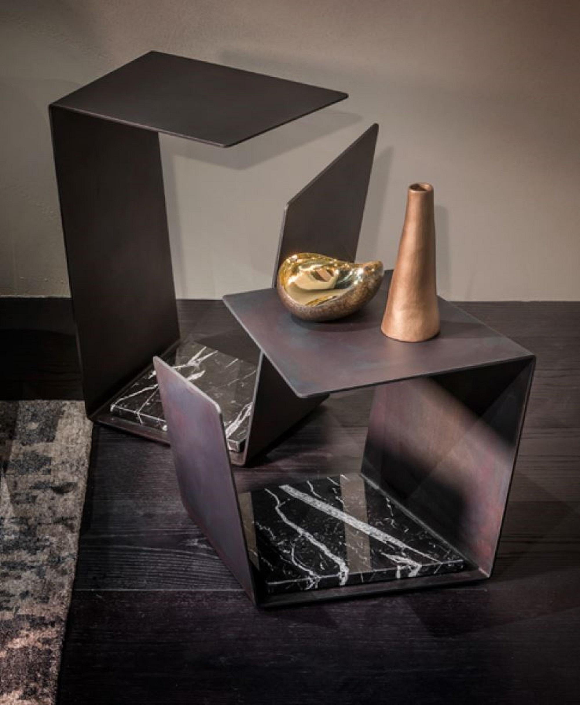 Fait main Petite table essentielle en vente