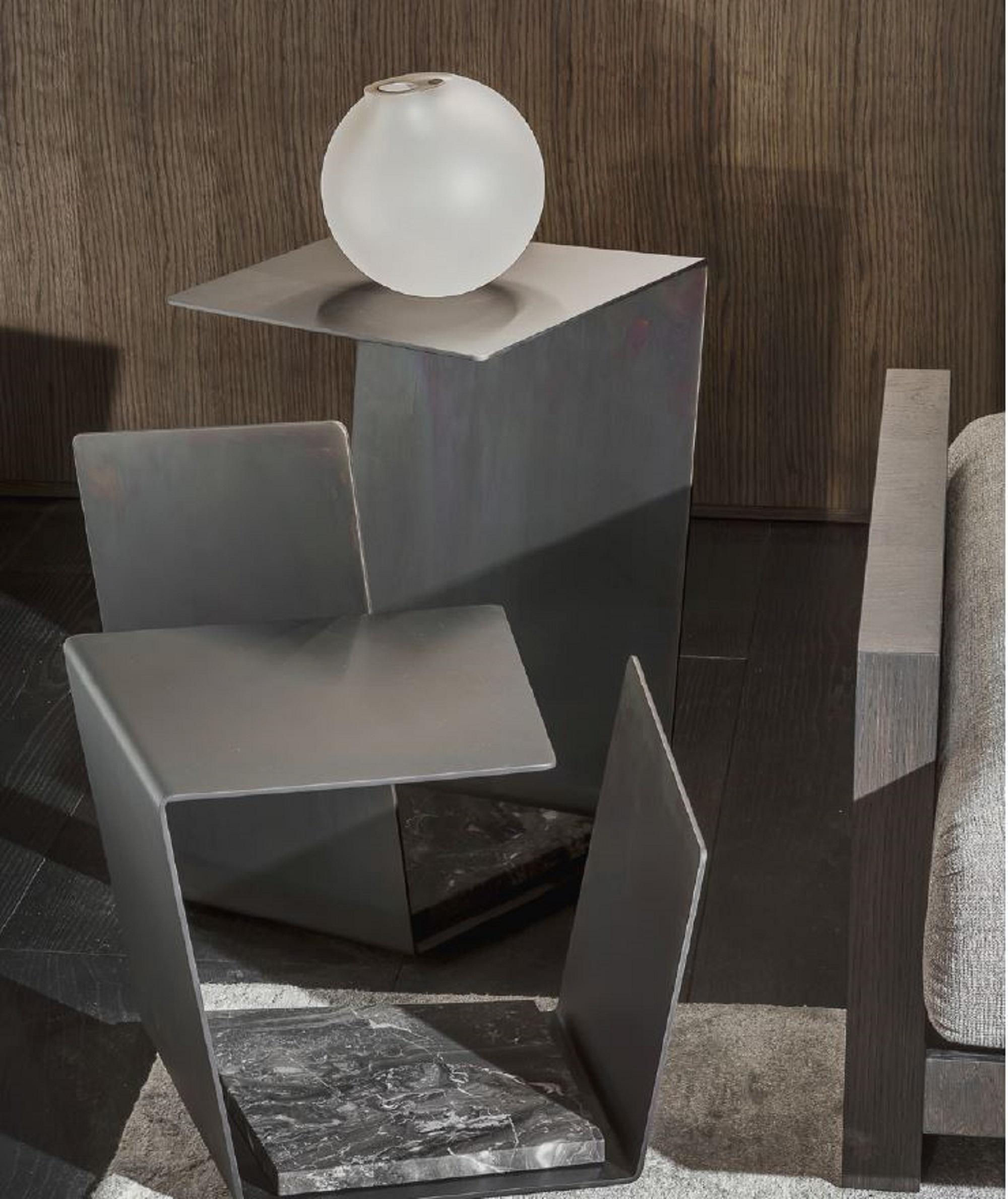 Métal Petite table essentielle en vente