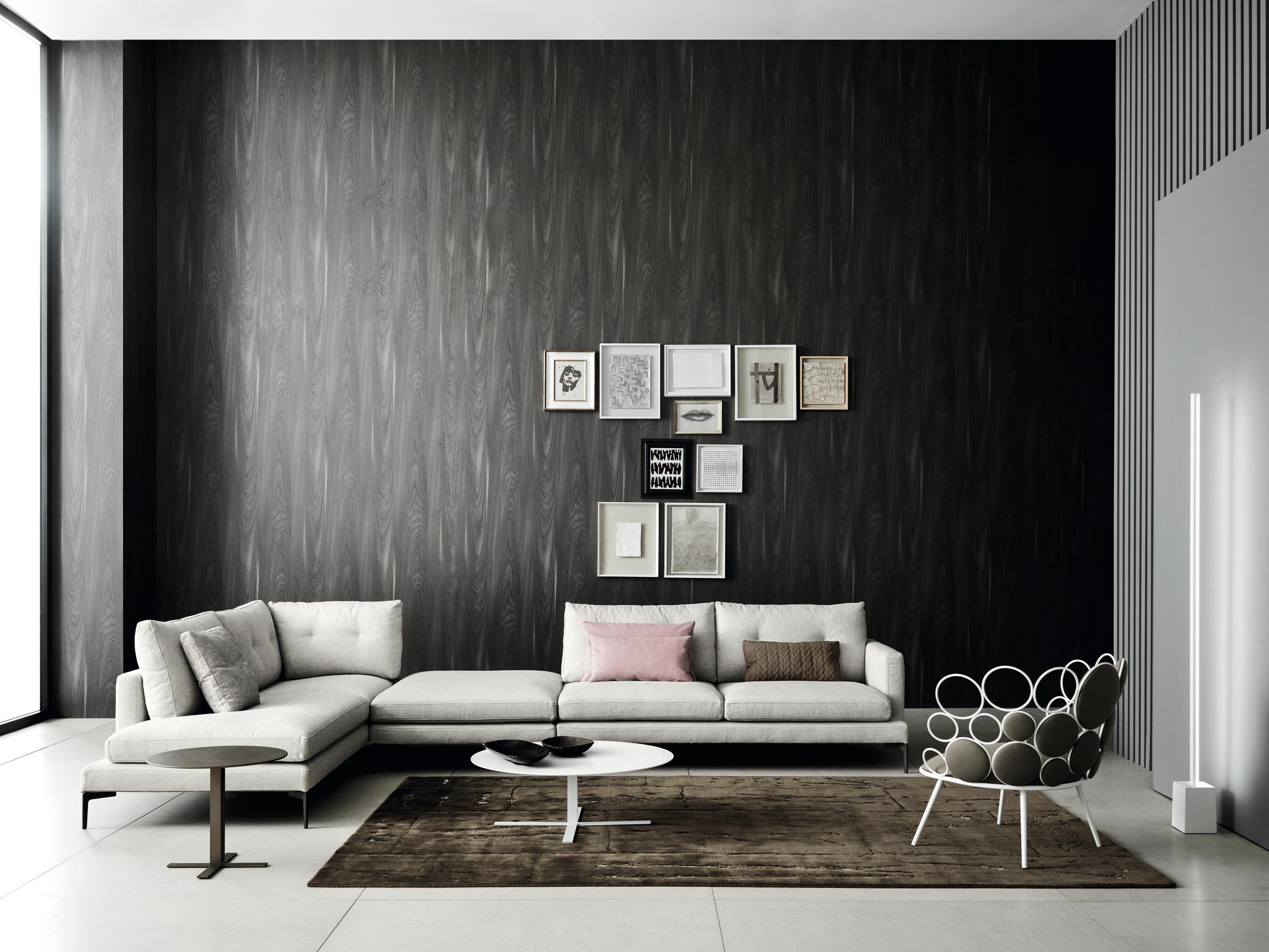 Das Sofa Essentiel präsentiert sich mit einem klaren Ziel. Ein Design ohne Übermaß und mit freundlicher Ergonomie, das eine Mischung aus italienischer Eleganz und nordischen Zügen darstellt und harmonische Elemente auf der Raum-Zeit-Landkarte des