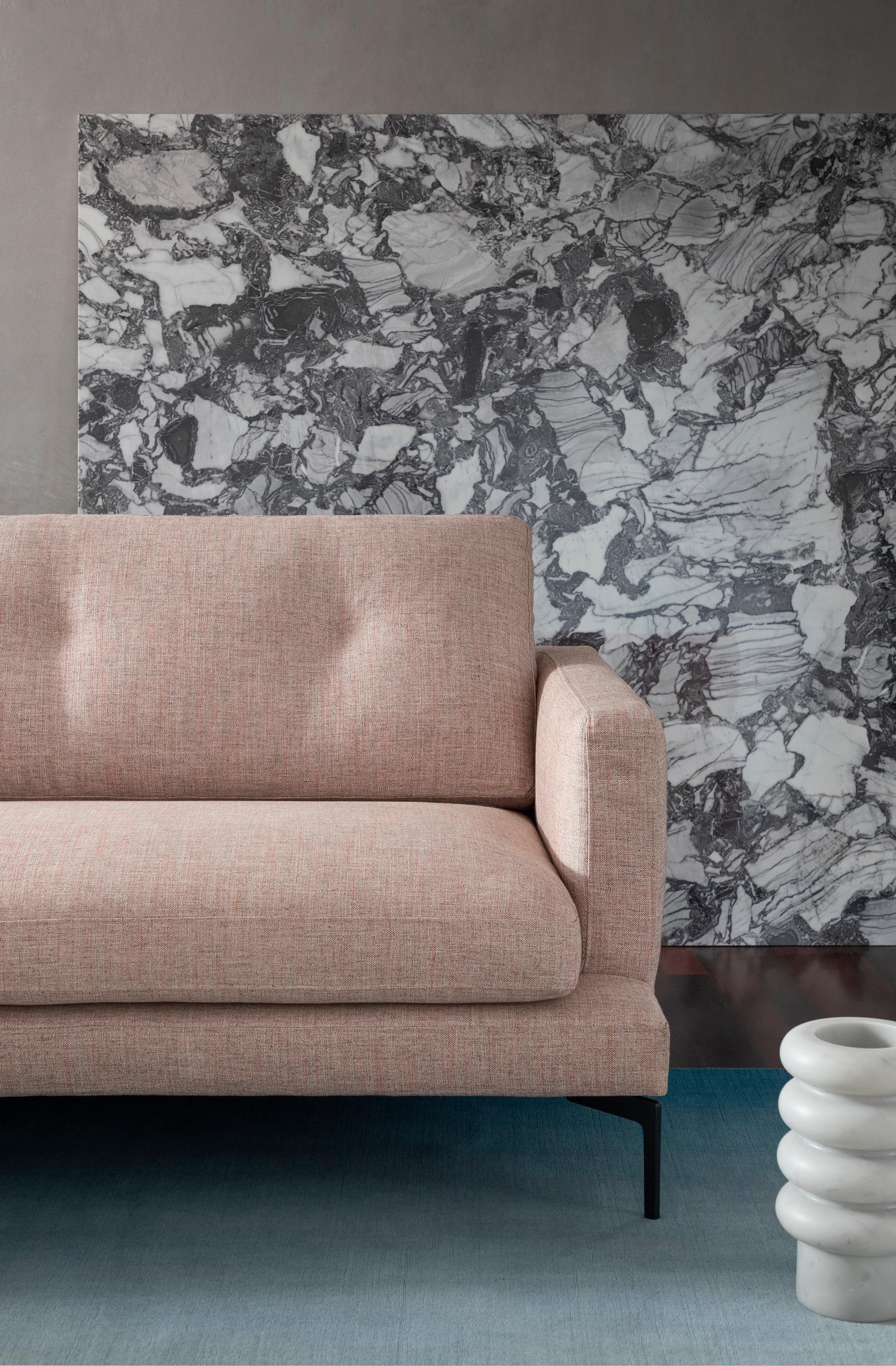 Essentiel 3-Sitzer-Sofa 250 mit Smile Pink-Polsterung und grauen Beinen von Sergio Bicego im Zustand „Neu“ im Angebot in Brooklyn, NY