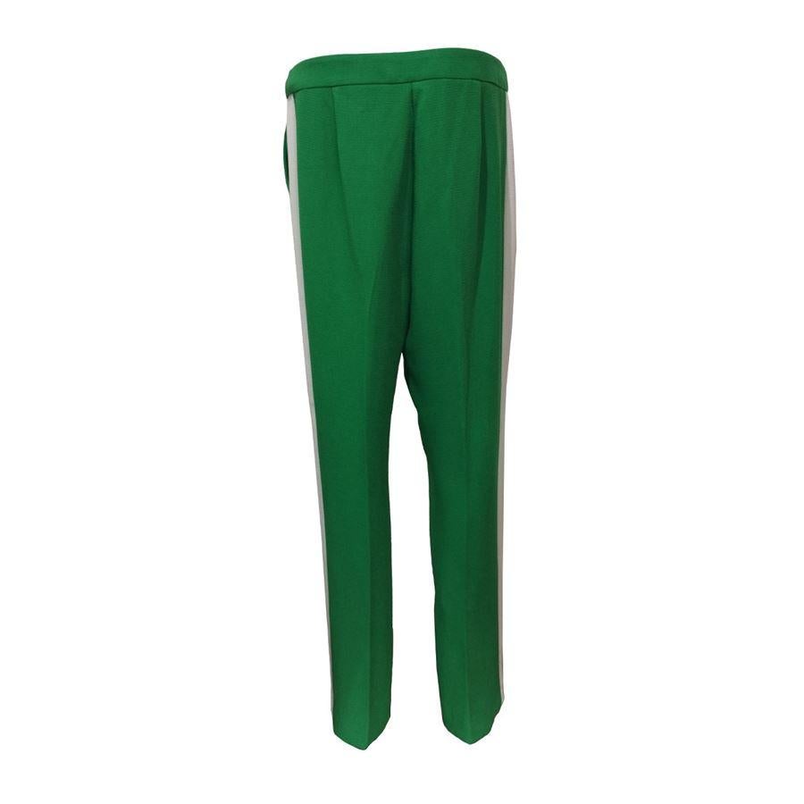 100% Polyester Green color White lateral band 2 Pockets Total length cm 108 (42,5 inches) Waist cm 43 (16,9 inches)