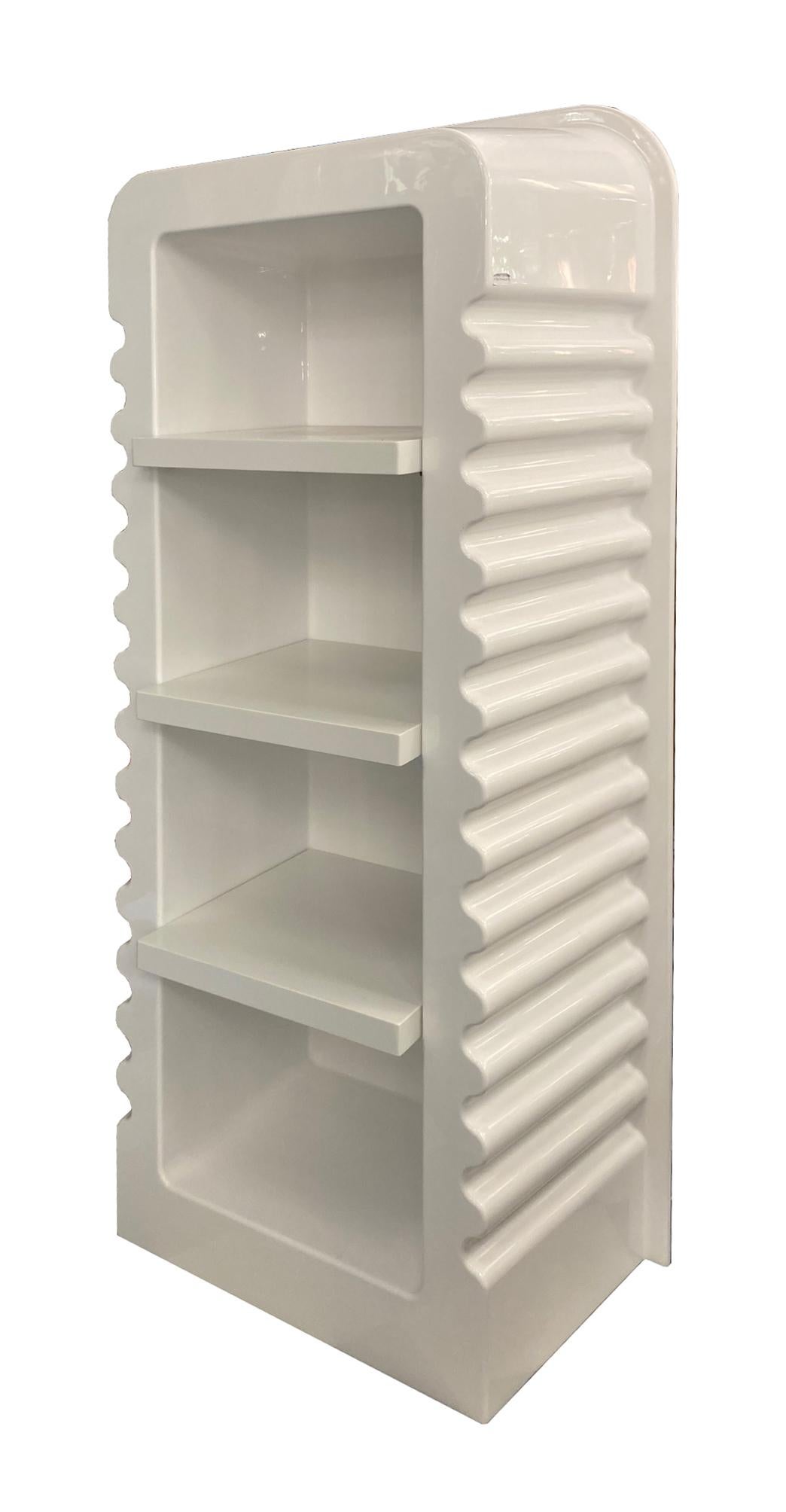 Essetre Bibliothèque Trois étagères Résine blanche Fibre de verre Serie Mobili Grigi 1970 en vente 1