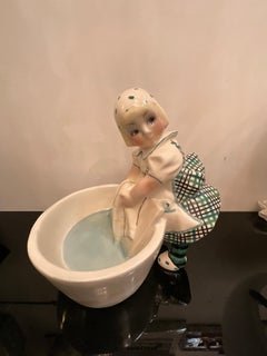 ESSEVI -  Ceramica raffigurante lavandaia - Datata 1937 - ITALIA