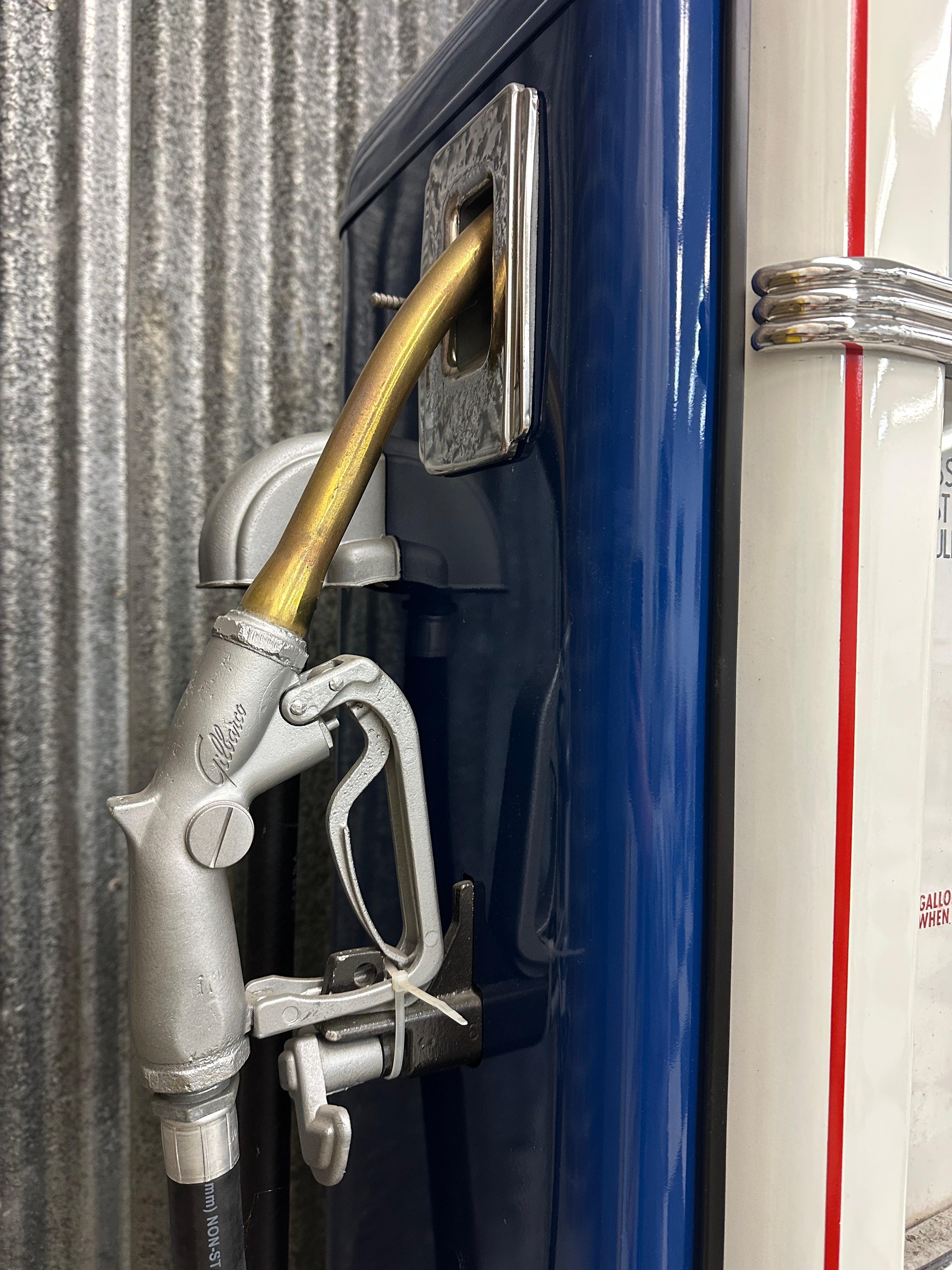 Esso Gas Gilbarco Zapfsäule, Modell 96 (amerikanisch) im Angebot