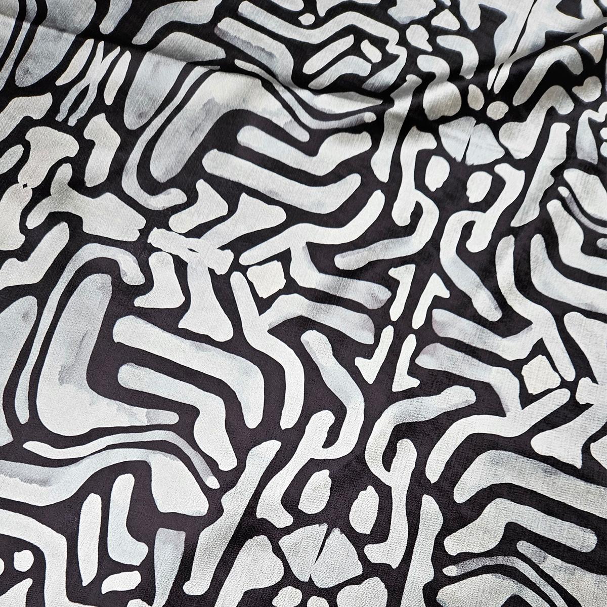 DRO3
Ispirazione: Collezione HANDPAINTED
Materiale: 100% Polyster Velours
Misura 50-50cm 
Cuscino interno: piuma d'oca

Chantal Keizer, la fondatrice di EST1966, è un'artista di Amsterdam nota per le sue collezioni. Con un'attenzione particolare