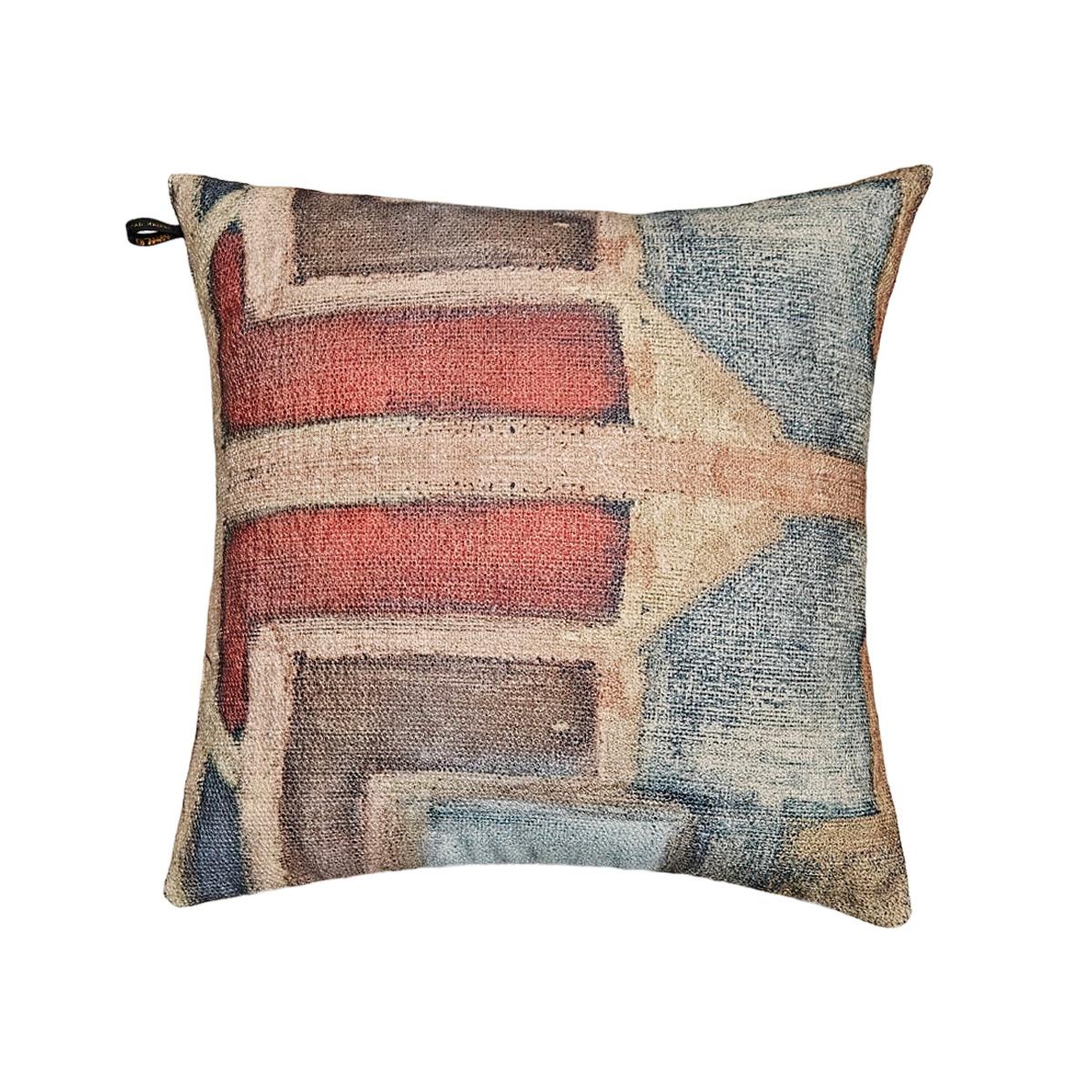 EST1966 Pas03
Inspiration: handpainted by Chantal Keizer
Material: 100% Polyster 
Size 50-50 cm 19-19 Inch
Inner Pillow : down feathers

Chantal Keizer, the founder of EST1966, is an Amsterdam-based artist known for her collecties. With a focus on