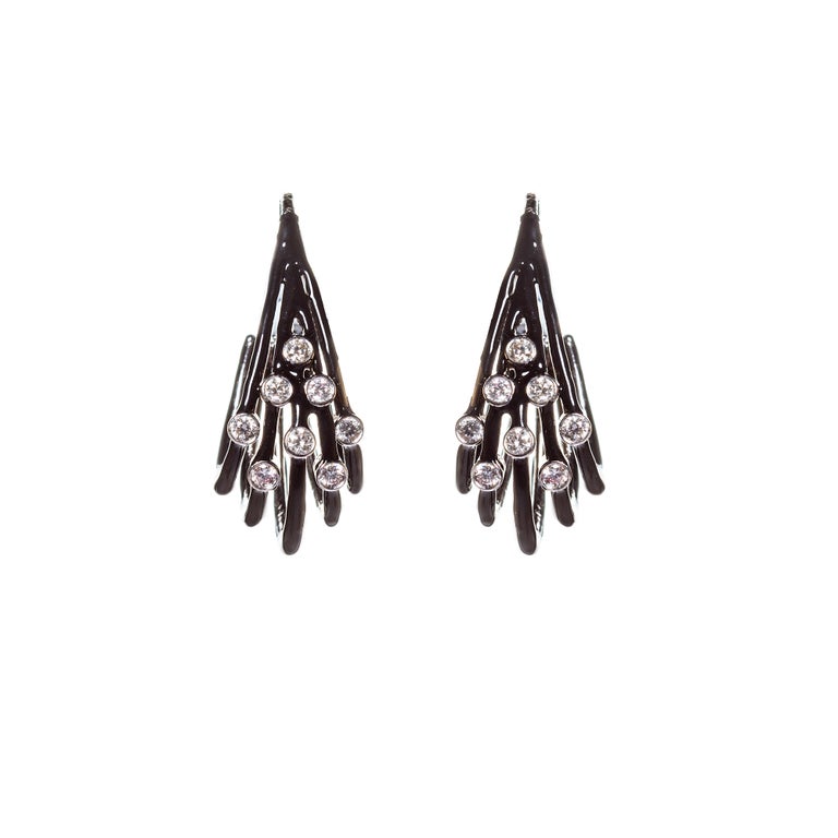Contemporary 18 Karat Gold and Diamond Earrings Woven with Black Enamel For Sale