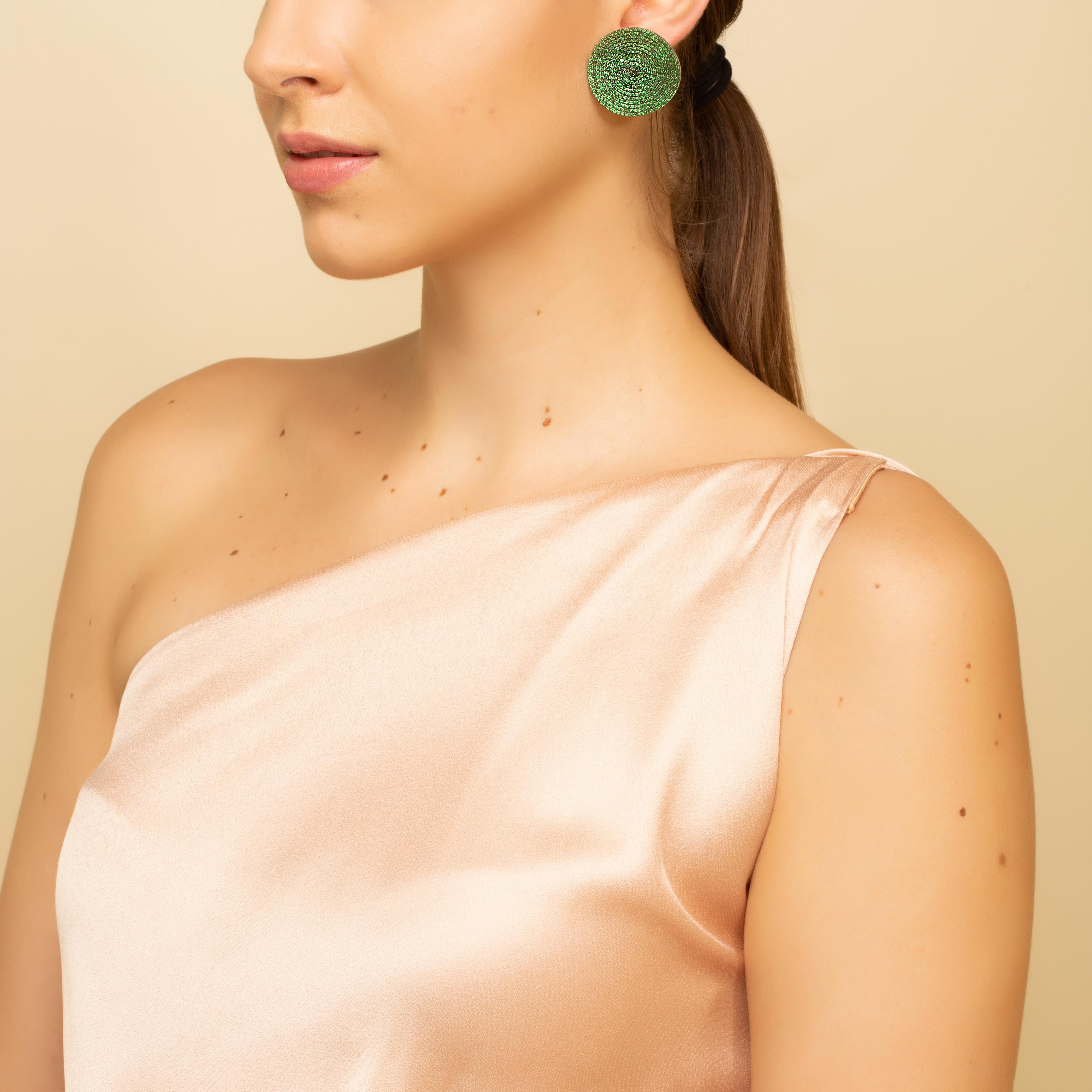 “Tsavorite Disc Earrings“ 

14kt gold push-back disc earrings crafted in Silver and set with 9.55 carats of Tsavorites. Push-backs with Omega Clips.

*Free Shipping Worldwide