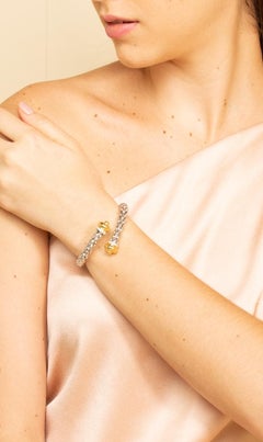 Pulsera Envolvente Cúpula de Oro Blanco y Amarillo de 18 Kilates Engastada con Diamantes