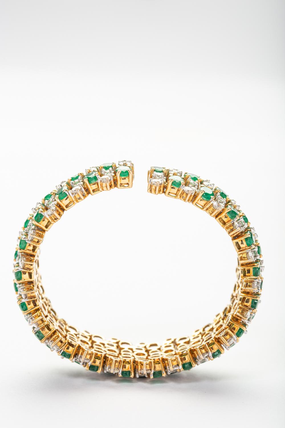 Smaragd-Spring-Armband mit Diamanten aus 18kt Gold (Brillantschliff) im Angebot