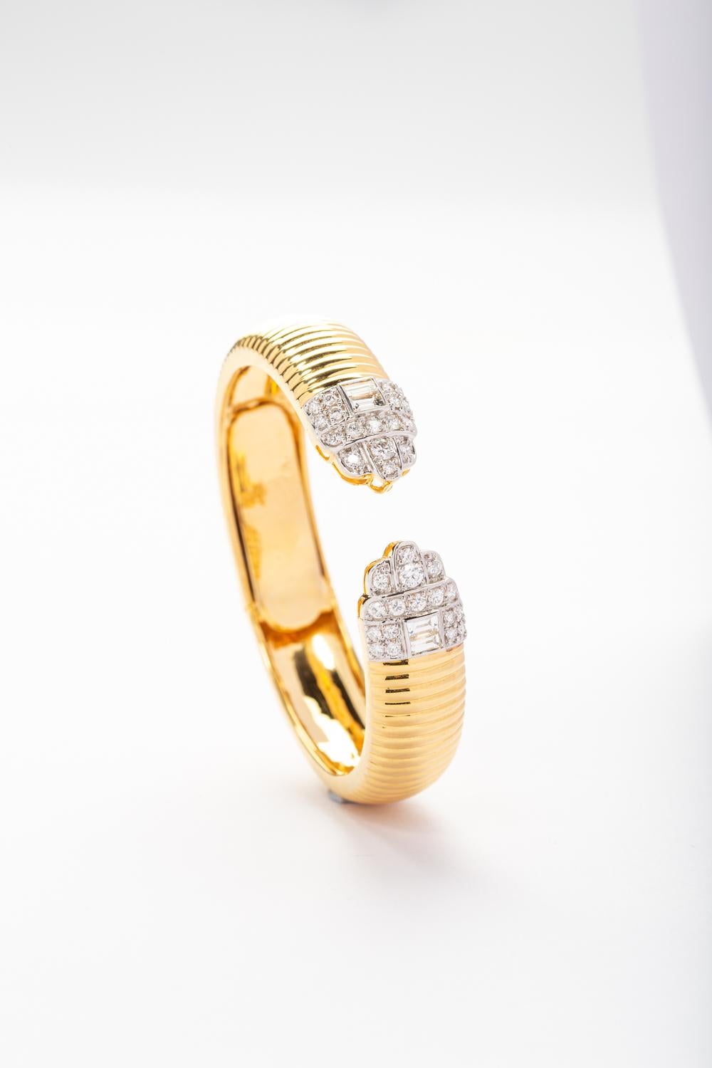 Brilliant Cut Mathematical Decoration 18 Karat Yellow Gold Bracelet Set with Diamonds For Sale