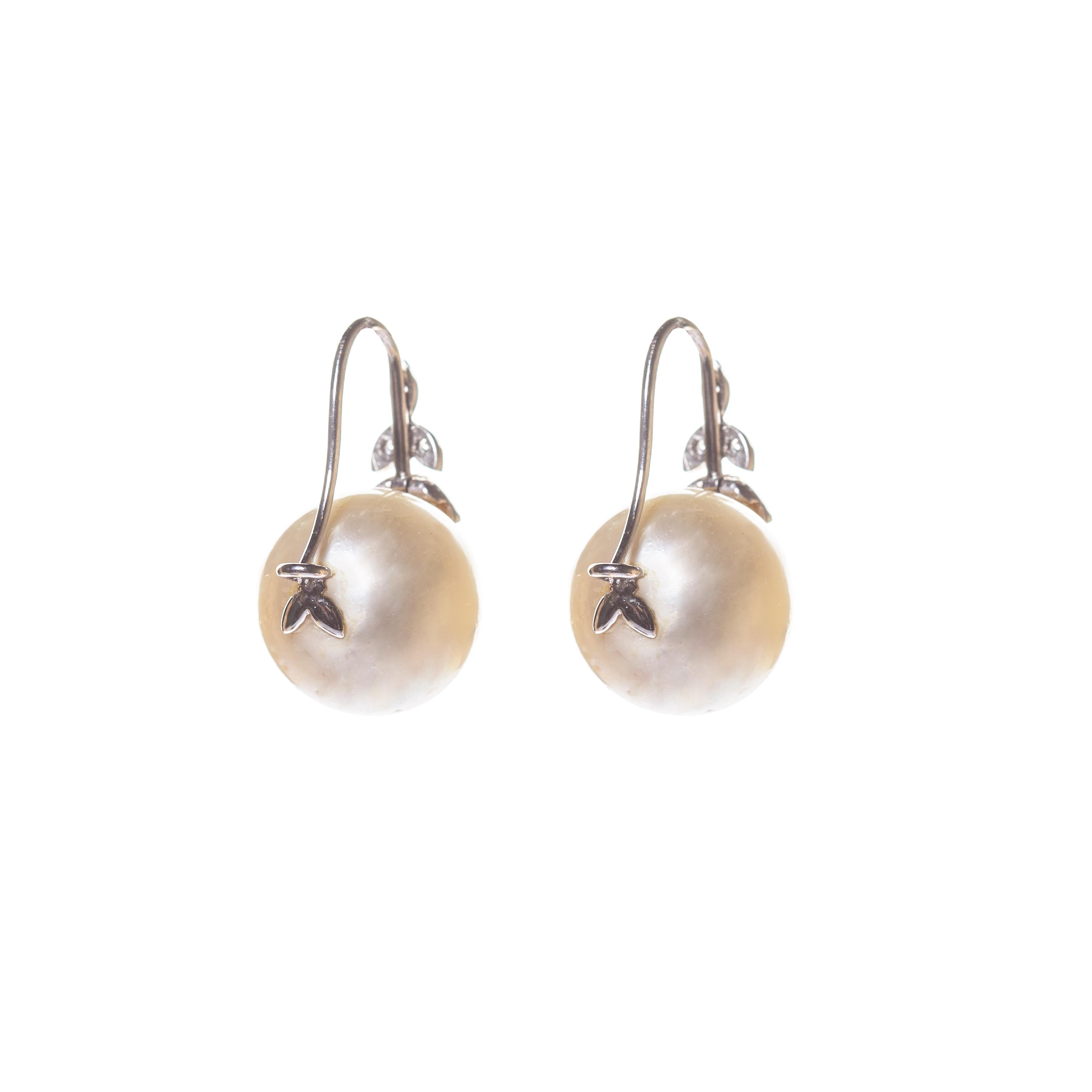 Taglio brillante Orecchini Pearls of Wisdom II in oro 18 carati e diamanti in vendita