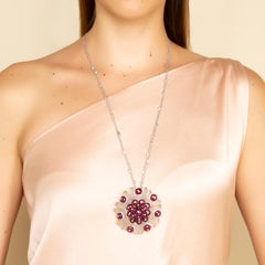 Colgante Manzana de Rubí de Plata con Diamantes y Cadena de Diamantes de Oro de 18 Kilates