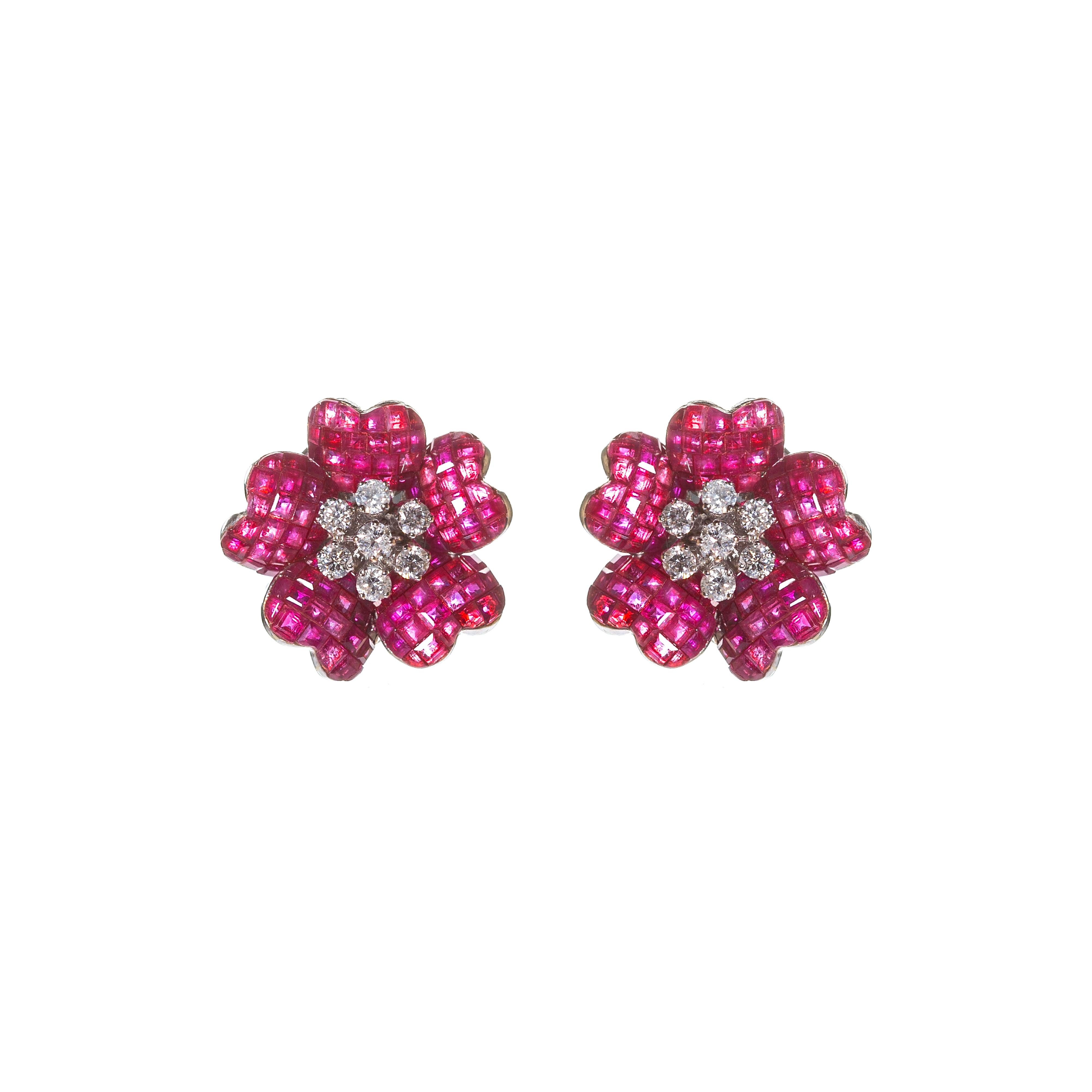 Blumenohrringe mit Rubin, Rubin und Hibiskus und Diamanten aus 14 Karat Gold (Zeitgenössisch) im Angebot