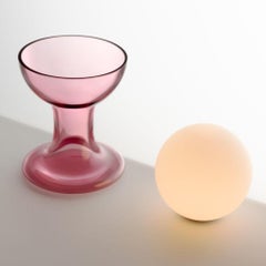 Lampe de table en verre « GELATO » de la marque Established & Sons, finition rose, conçue par Carlo Nason
