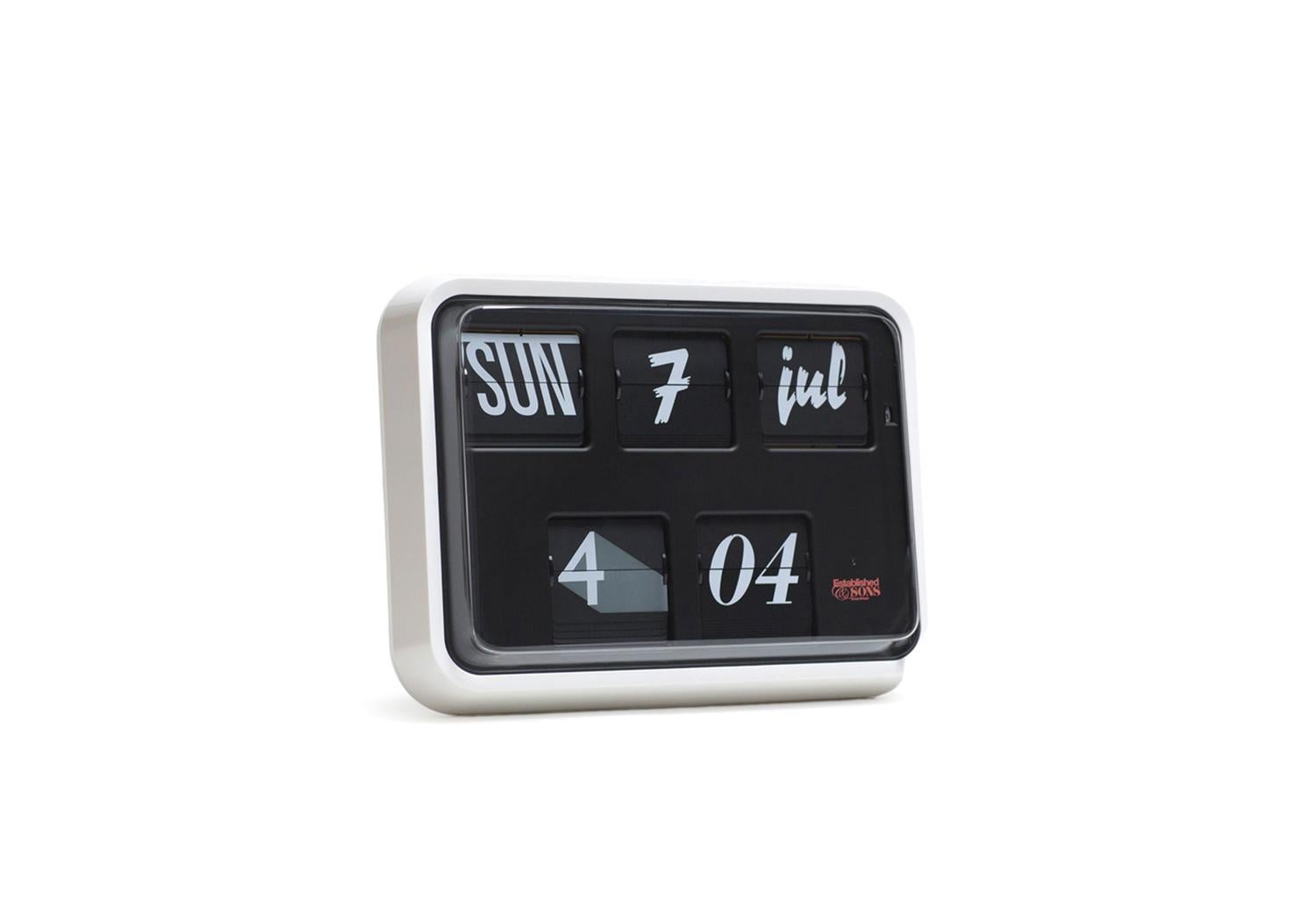 Die mittelgroße Font-Uhr von Sebastian Wrong, gegründet von Sebastian Wrong (Moderne) im Angebot
