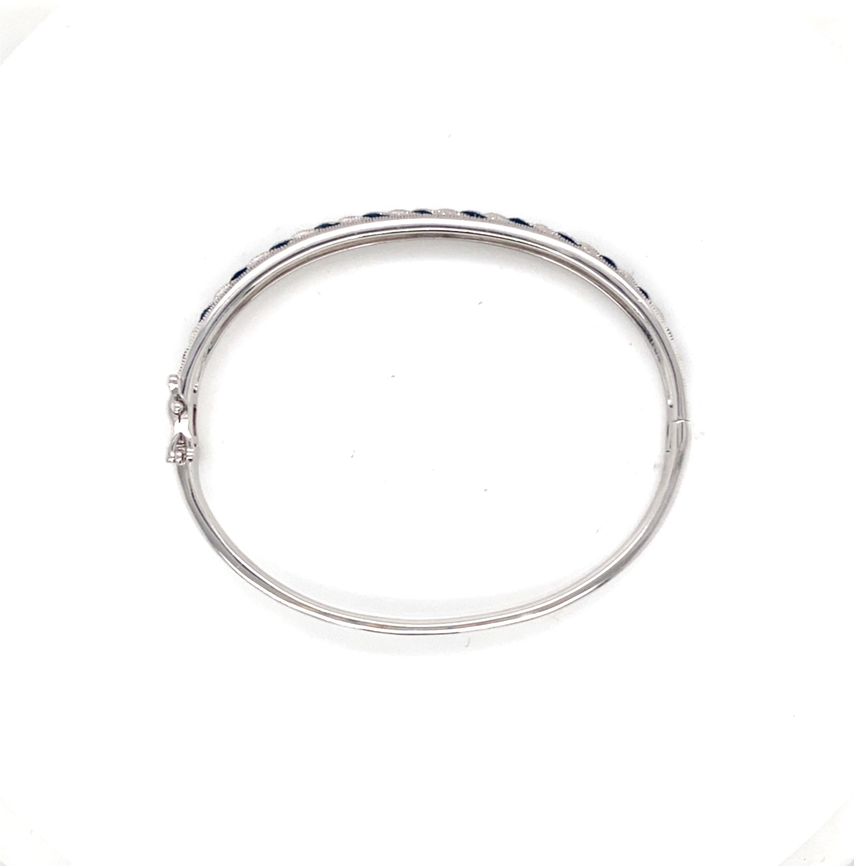 Estate 0.10 carat (Ctw) Blue and White Diamond Sterling Silver Bangle Bracelet For Sale 3
