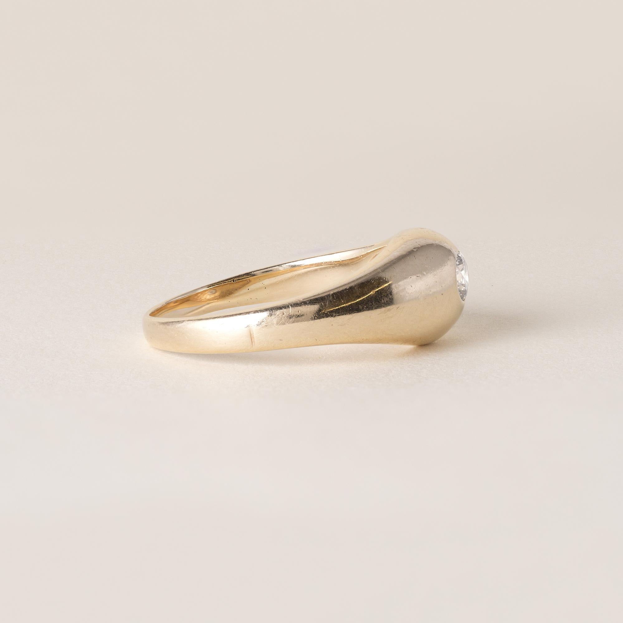 Round Cut Estate 0.20 Carat Diamond Gypsy Dome Gents Ring 14K Yellow Gold For Sale