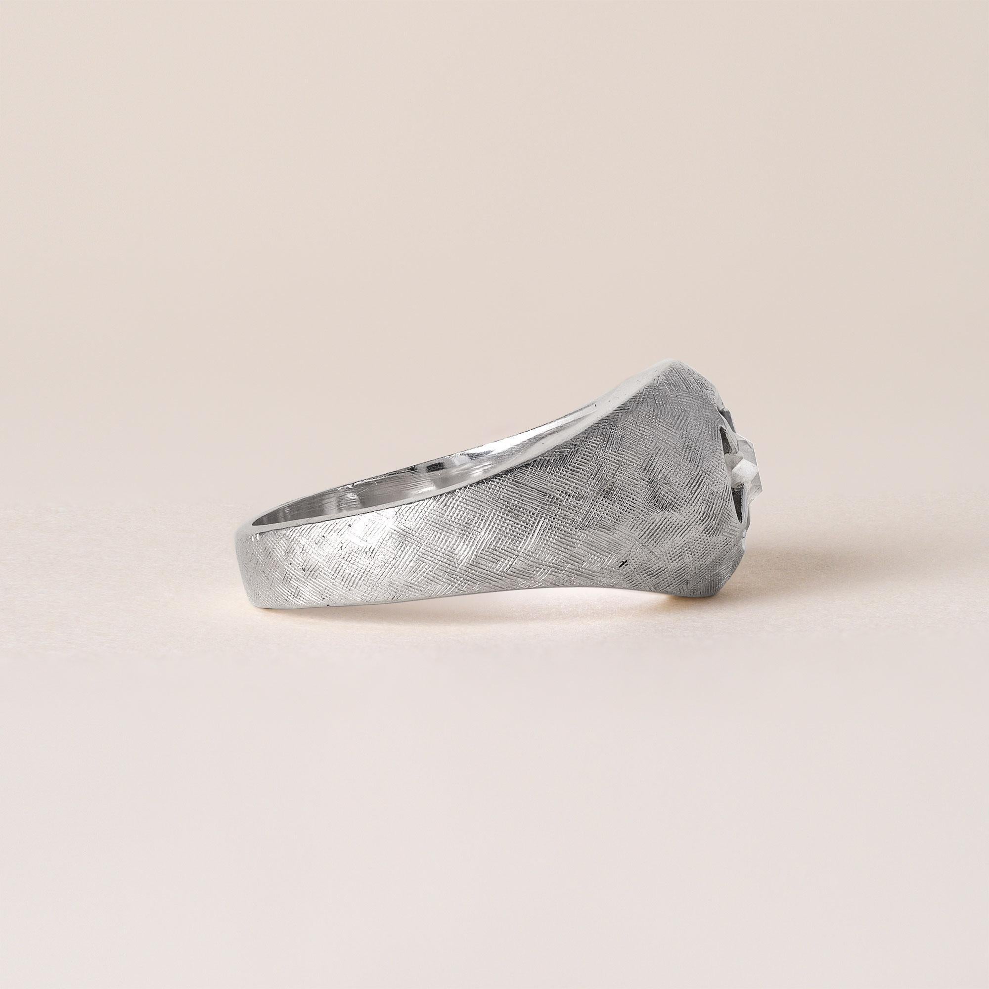 Taille vieille mine Estate 0.25 Carat Old Mine Diamond Florentine Finish Dome Ring 14K White Gold en vente