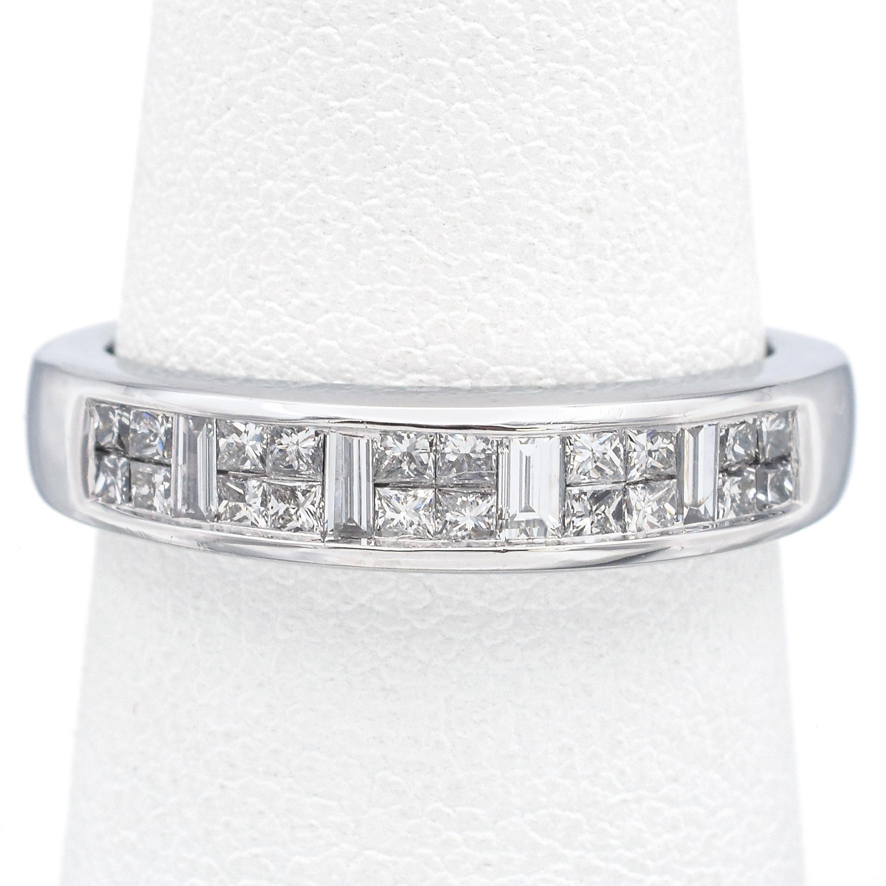 Weight: 3.5 Grams
Stone: Approx. 0.51 TCW (0.015-0.06 Ct) G/H VS-SI Diamonds
Face of Ring: 20.5 x 4.3 x 3.4 mm
Ring Size: 5.5
Hallmark: 14K JX

ITEM #: BR-1004-070523-08
