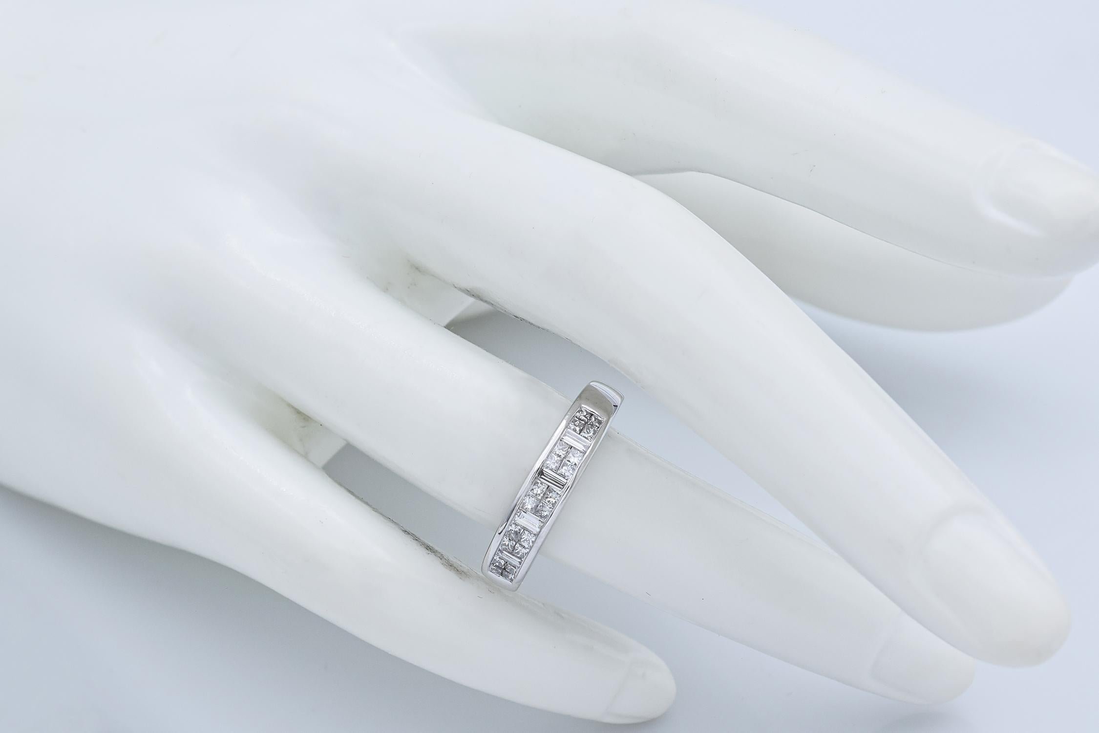 Women's Estate 0.51 TCW Diamond White Gold Band Ring Size 5.5 For Sale