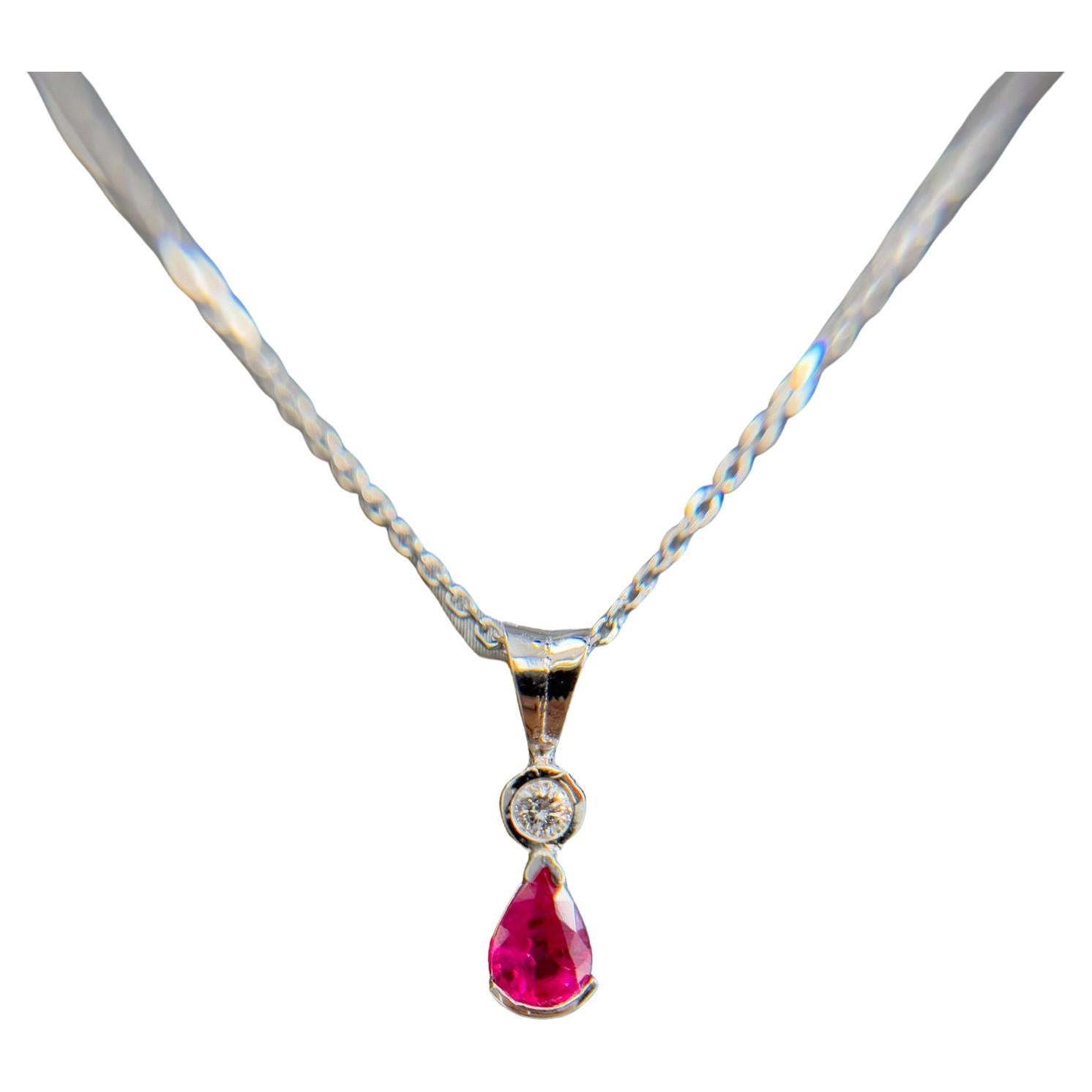 Pendentif de succession en or blanc 14 carats avec rubis naturel et diamants en forme de poire de 0,74 carat