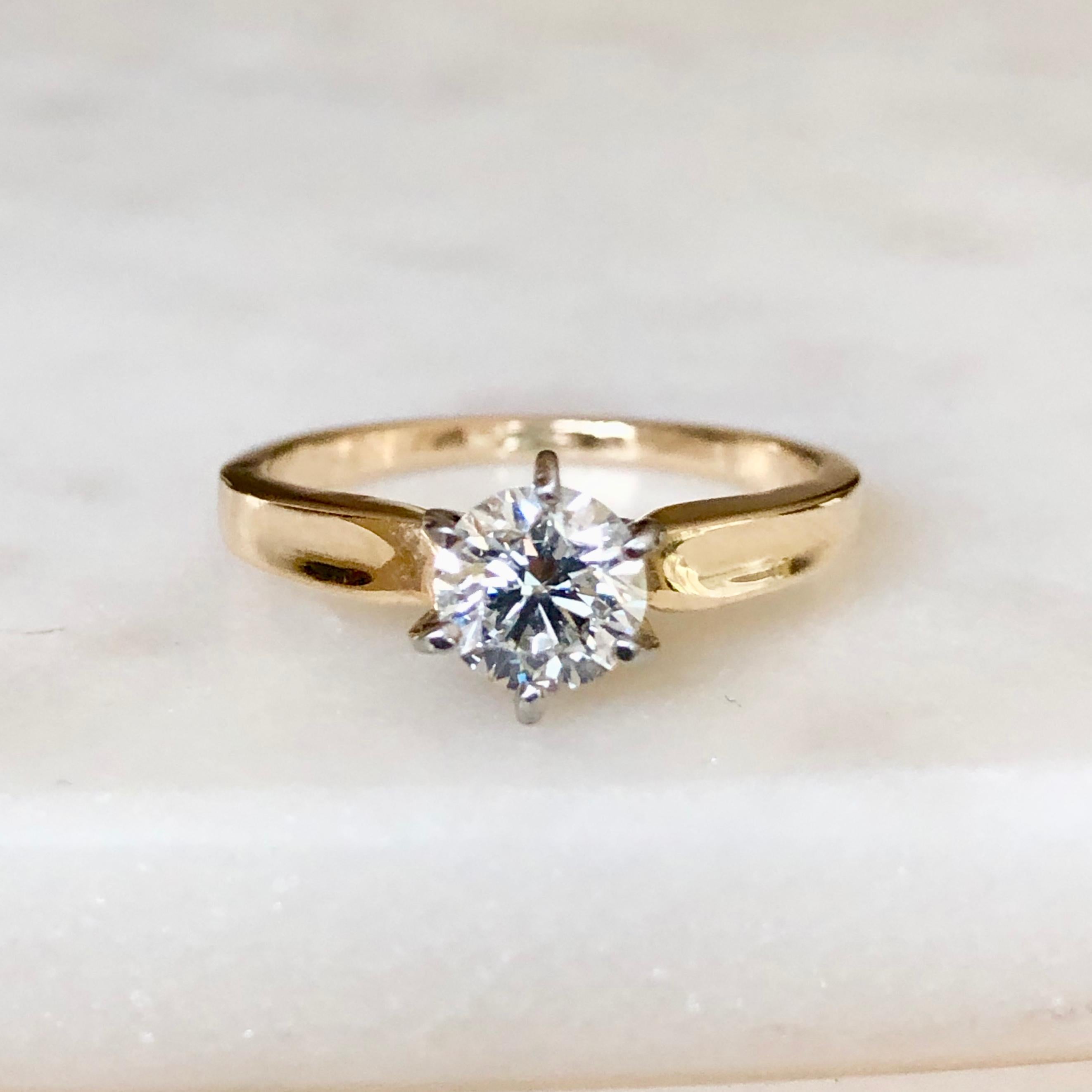 Contemporary Vintage 0.75 Carat Natural Diamond Engagement Ring 18 Karat Gold & Platinum For Sale