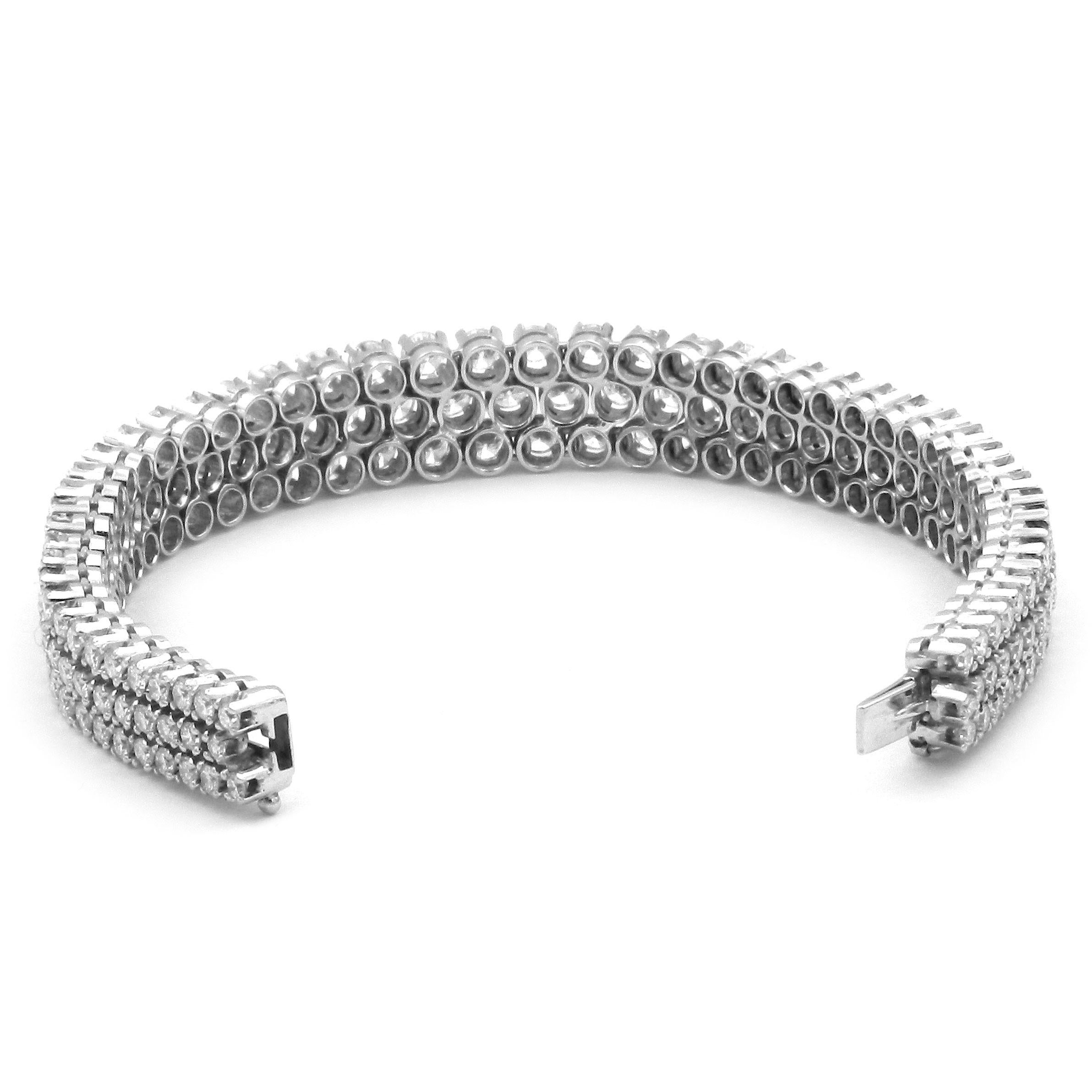 Brilliant Cut Estate 10 Carat Diamond 18k White Gold Bracelet For Sale
