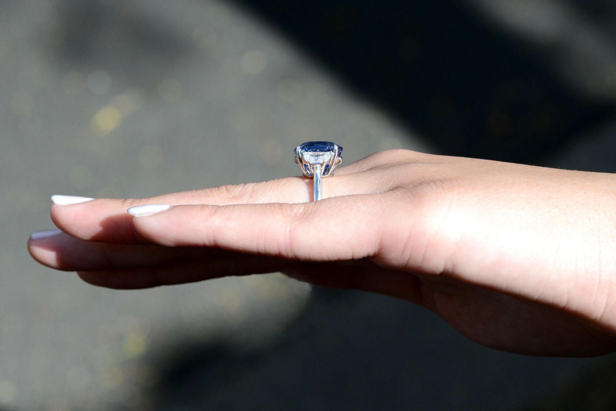 Estate 10 Carat Sri Lanka Sapphire Engagement Ring Excellent état - En vente à Santa Barbara, CA
