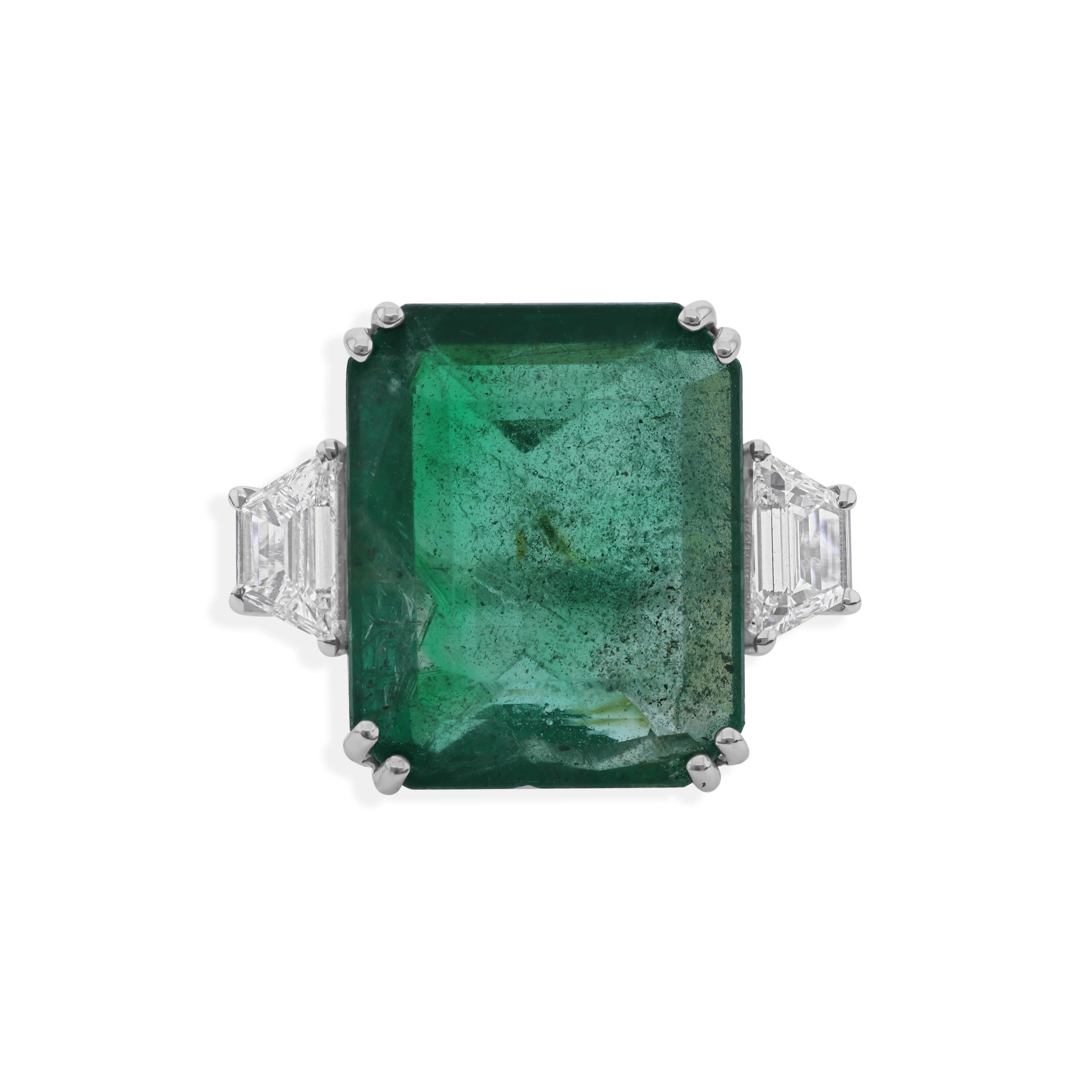 En venta: Estate 10,38 quilates Esmeralda de Zambia Diamante Tres Piedras Anillo 18k Oro Blanco Macizo  5
