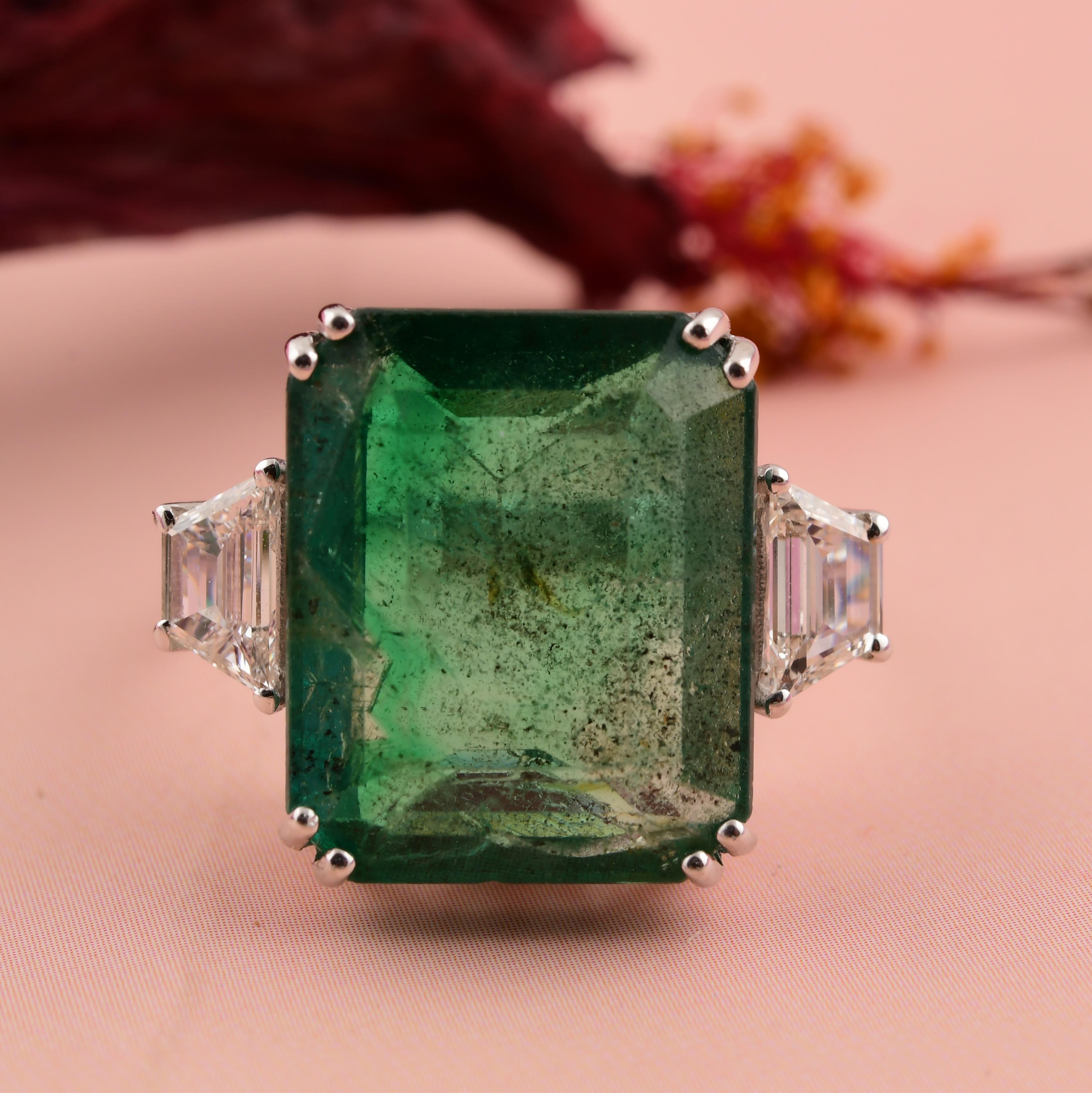 En venta: Estate 10,38 quilates Esmeralda de Zambia Diamante Tres Piedras Anillo 18k Oro Blanco Macizo  8