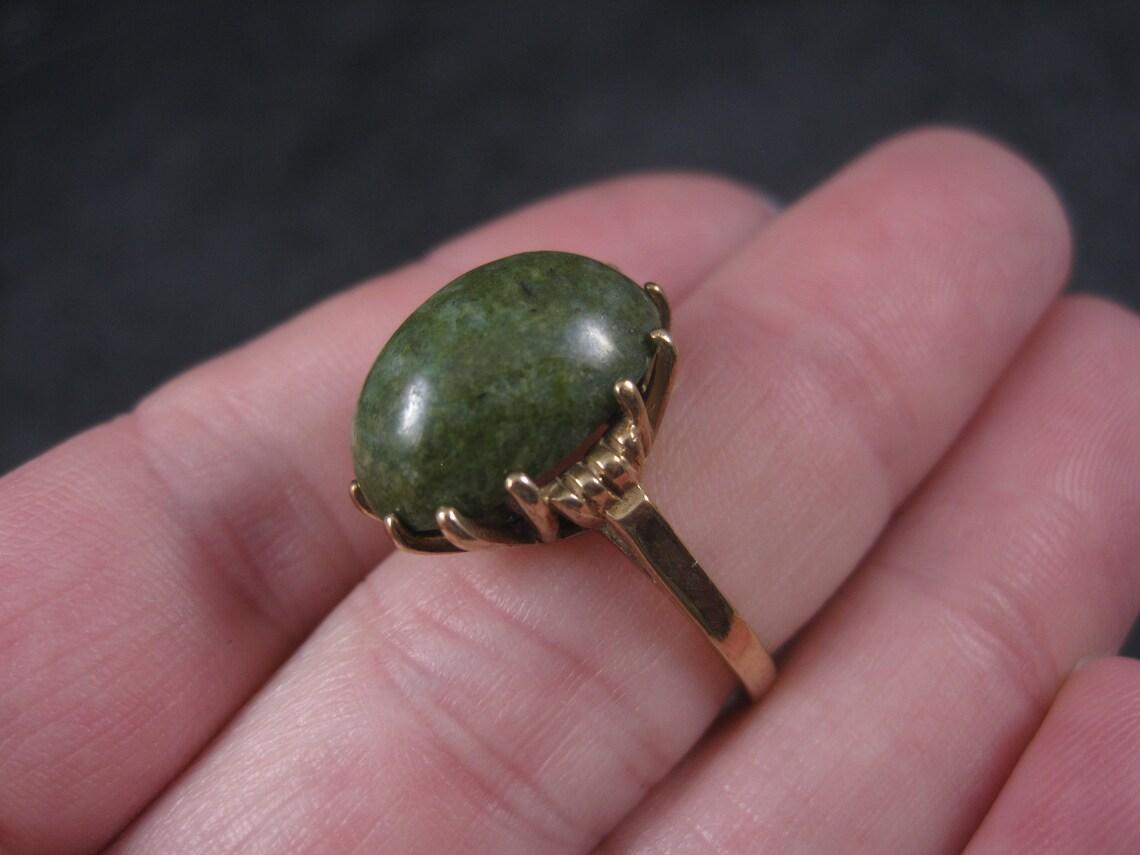 Art Deco Estate 10k Yellow Gold Nephrite Jade Ring For Sale