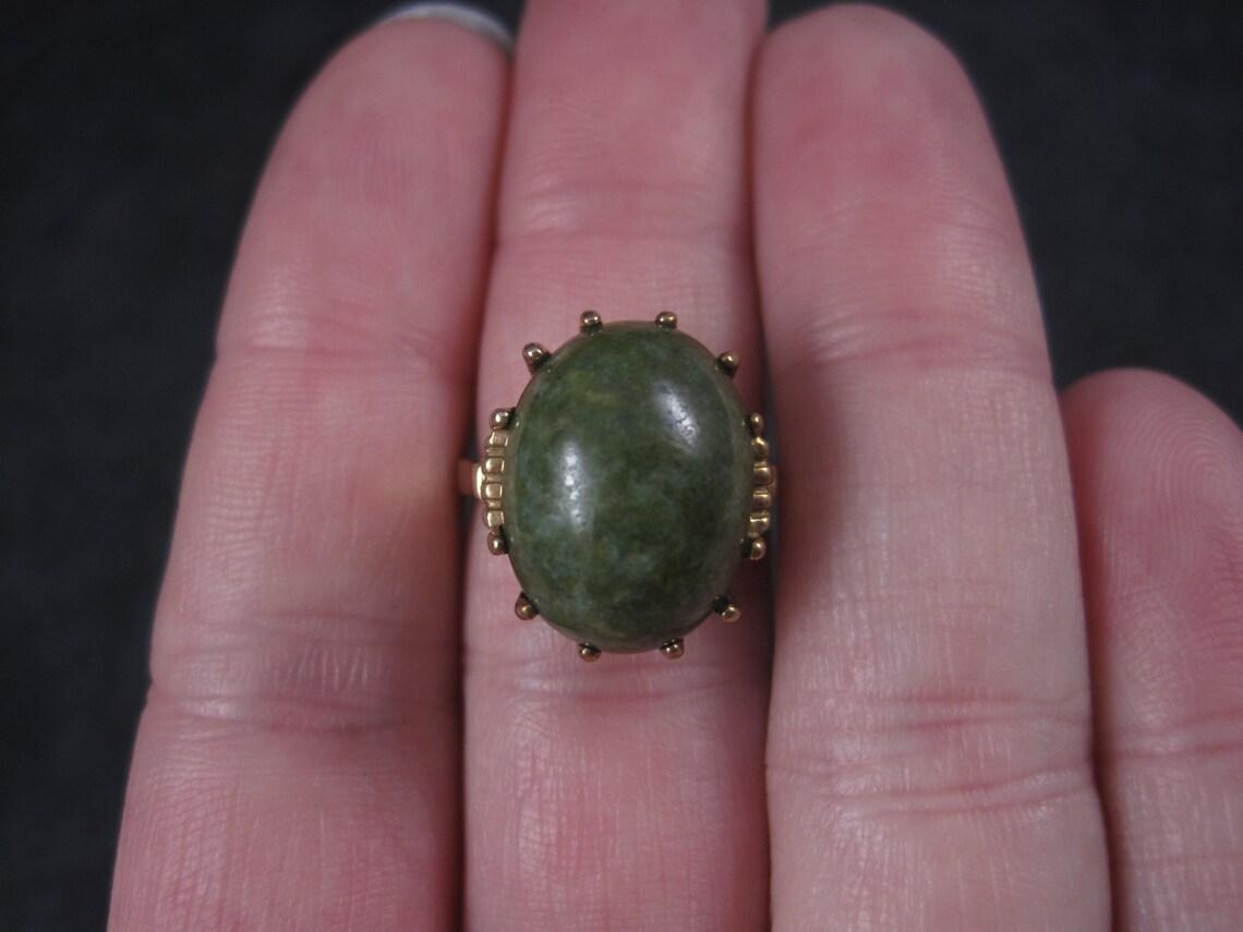 Cabochon Estate 10k Yellow Gold Nephrite Jade Ring For Sale