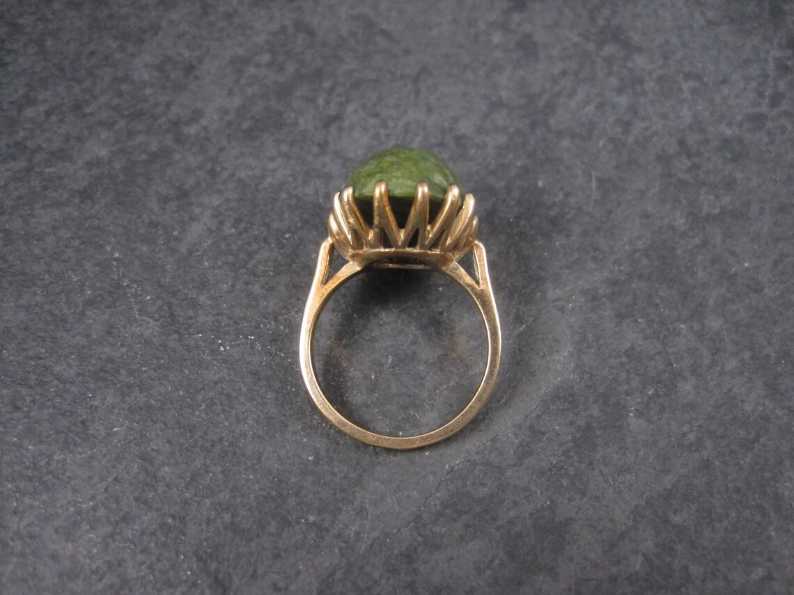Estate 10k Yellow Gold Nephrite Jade Ring In Excellent Condition For Sale In Webster, SD
