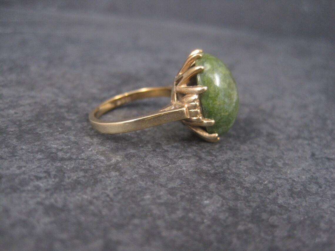 Bague de succession en or jaune 10 carats en jade néphrite Pour femmes en vente