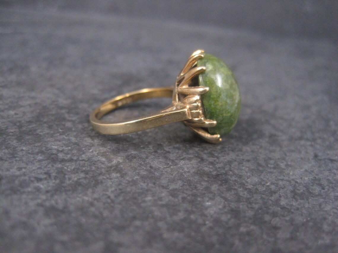 Women's Estate 10k Yellow Gold Nephrite Jade Ring For Sale