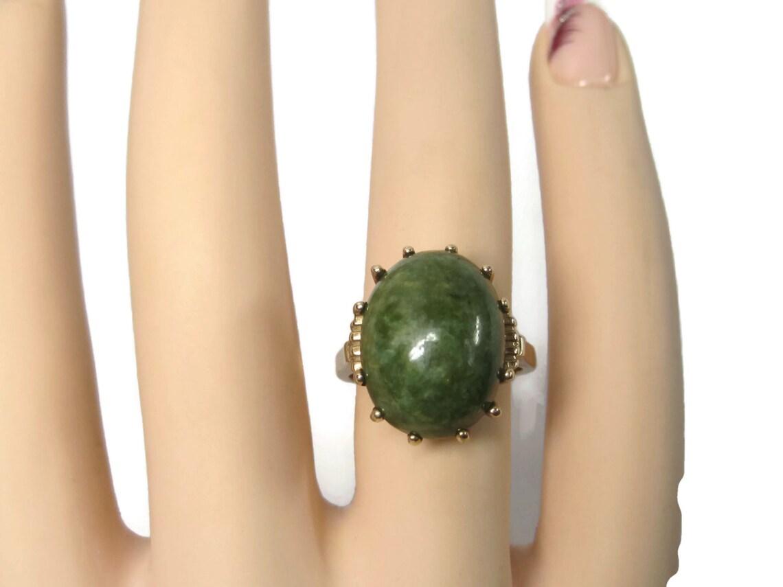 Estate 10k Yellow Gold Nephrite Jade Ring For Sale 1