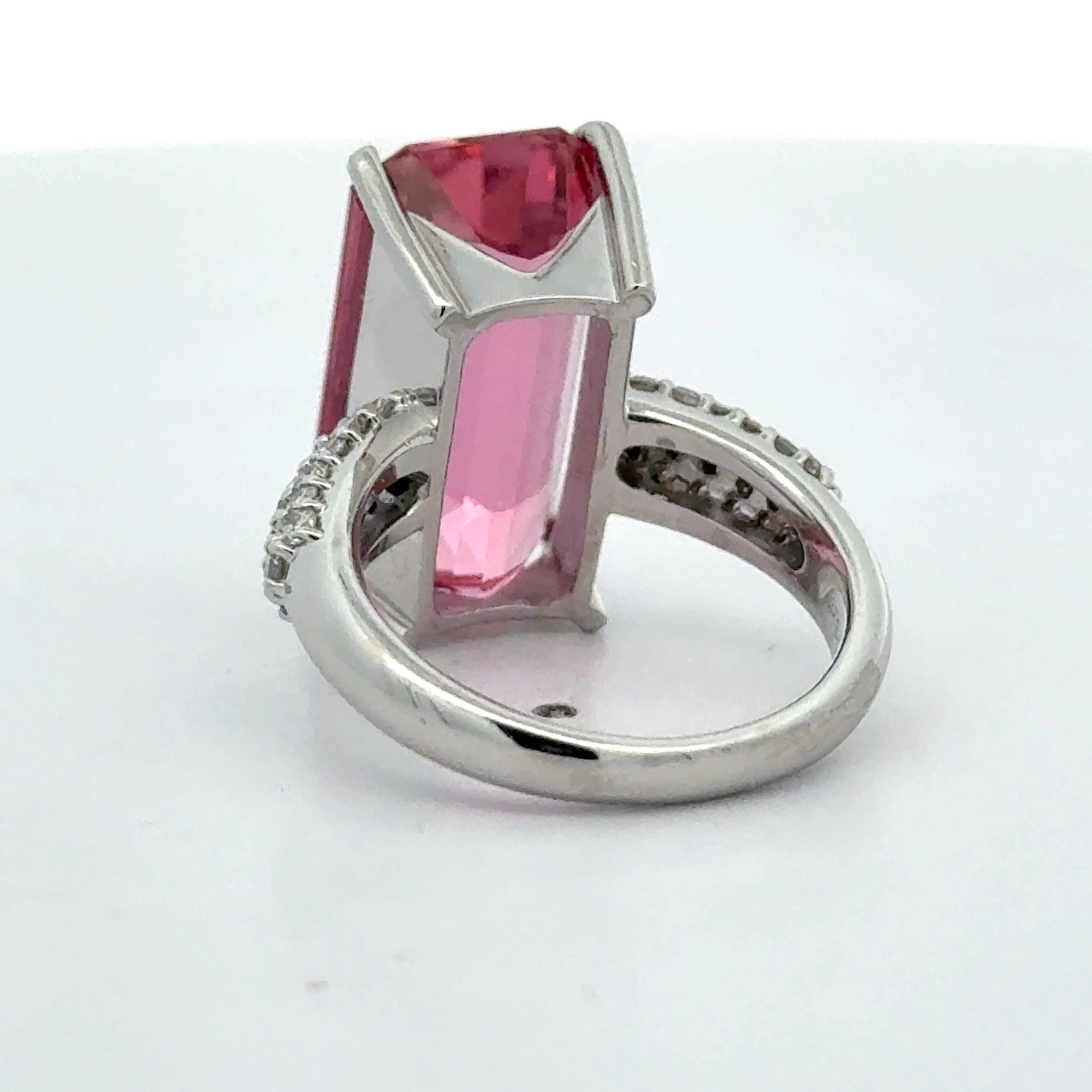 Taille émeraude Estate 11.18 ct Pink Tourmaline Diamond Platinum Ring 15535 en vente