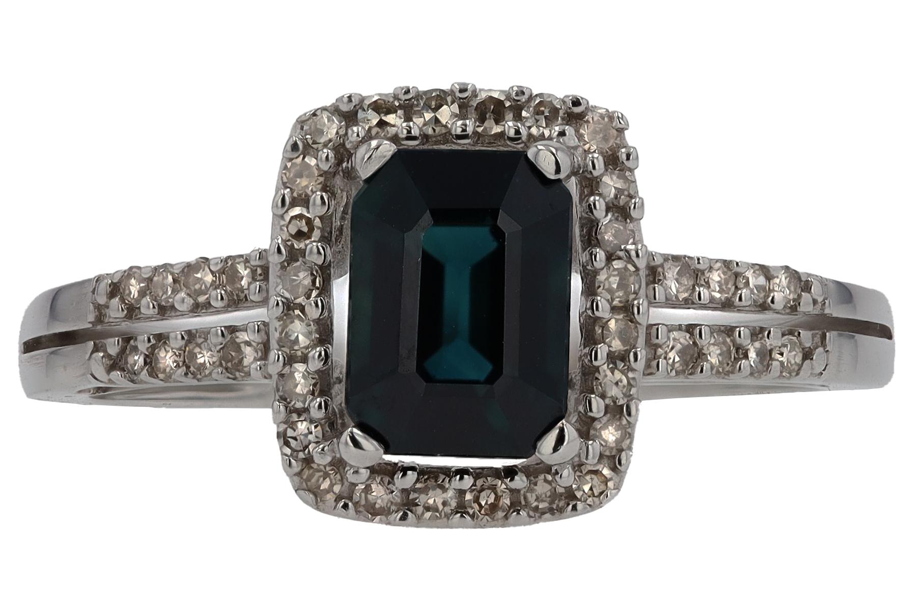 Taille émeraude Estate 1.15 Carat Sapphire Vintage Engagement Ring en vente