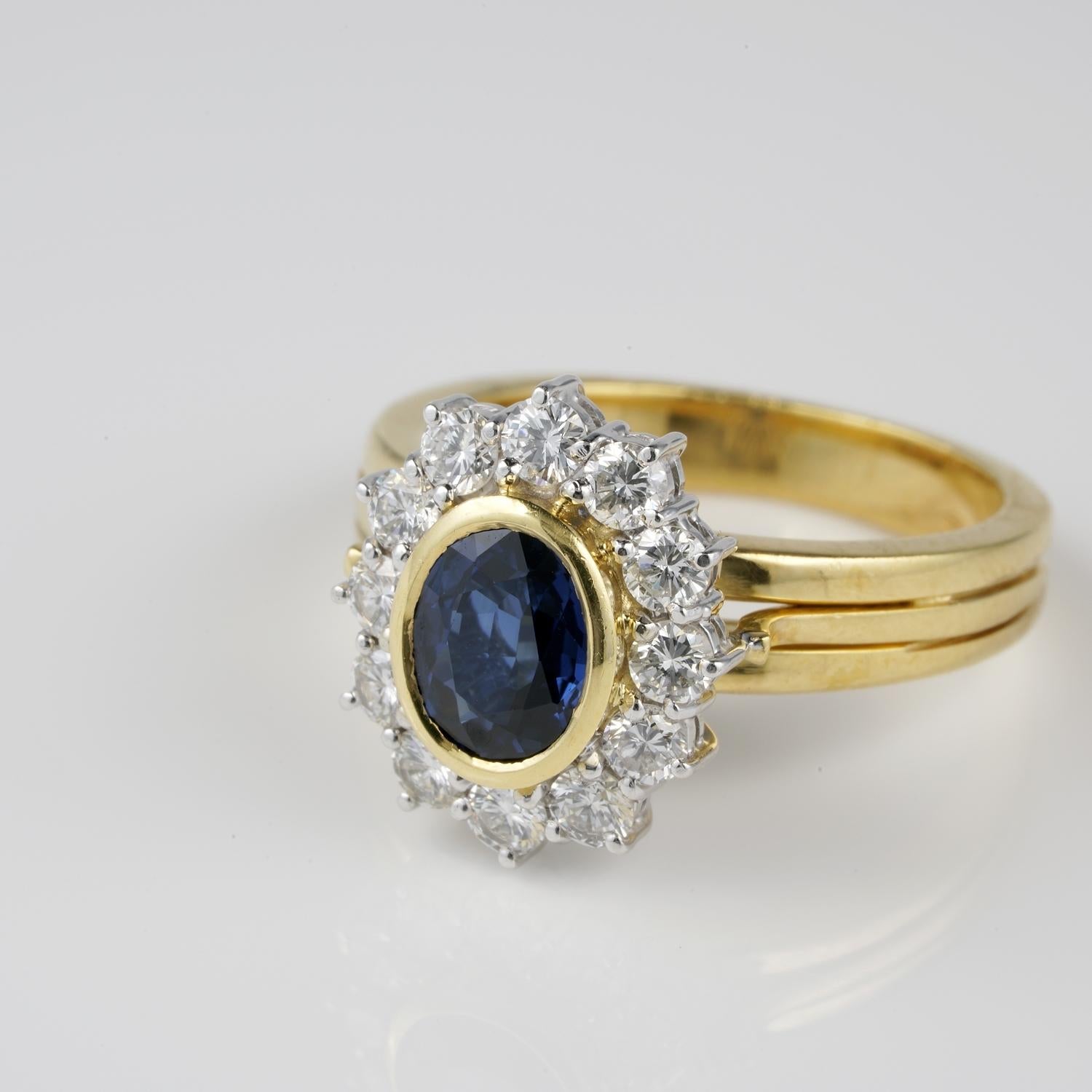 Contemporary Estate 1.20 Natural Sapphire 1.0 G VVS Diamond Cluster ring For Sale
