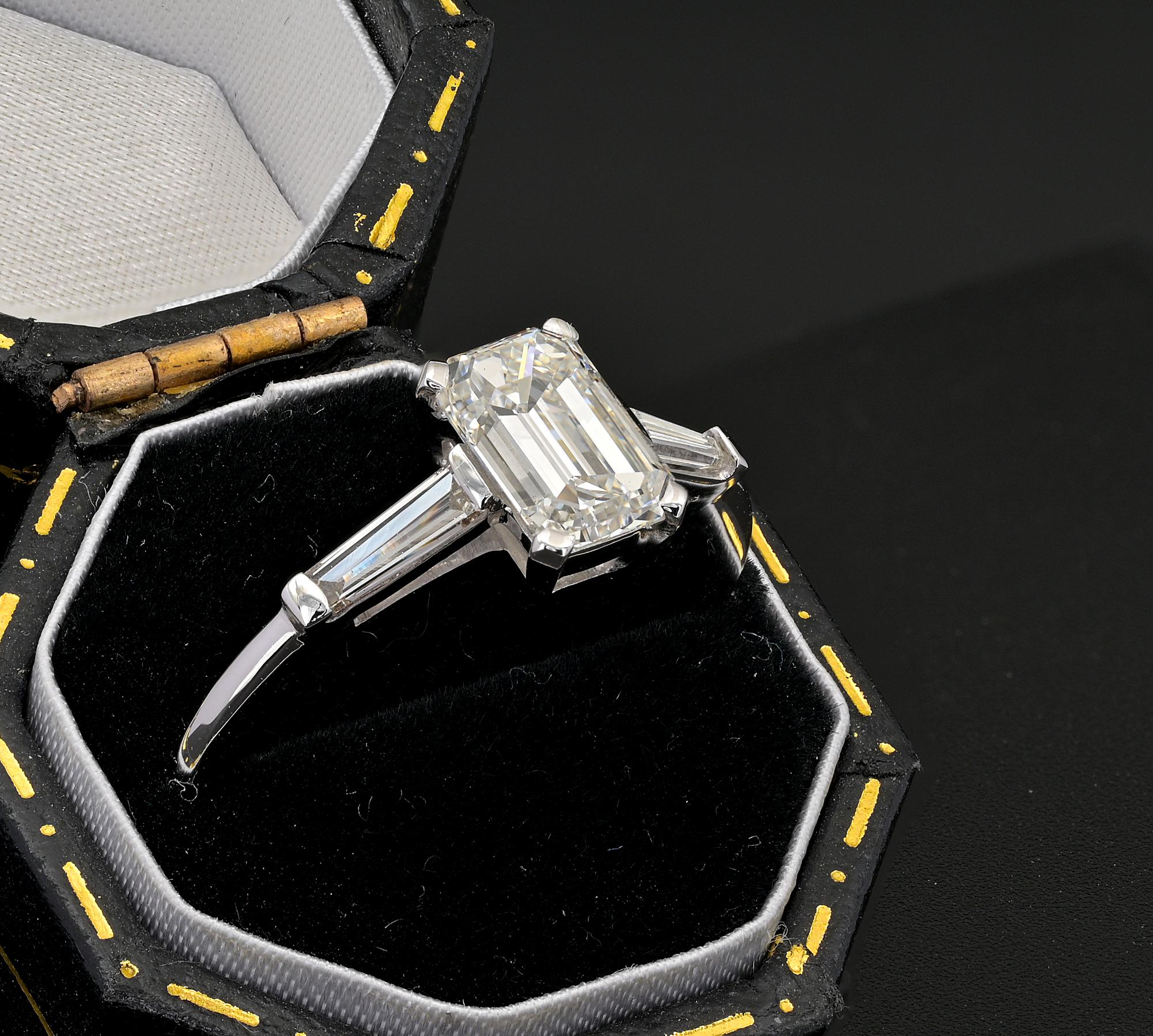 Estate 1.21 Ct Emerald Cut Diamond G VVS1 Diamond Ring In Good Condition For Sale In Napoli, IT